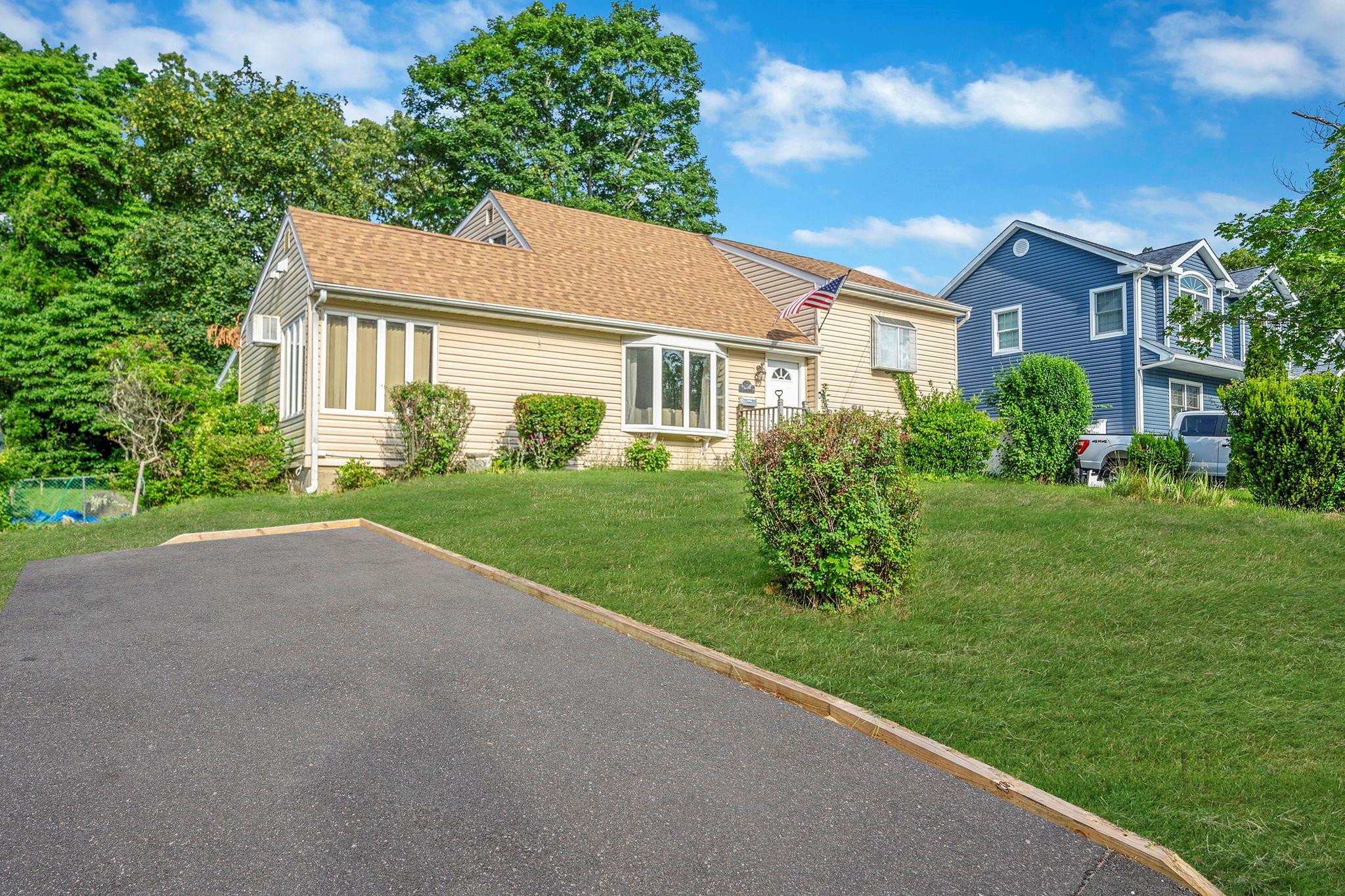 Single Family Cleary  Suffolk County, NY 11779, MLS-880543-26