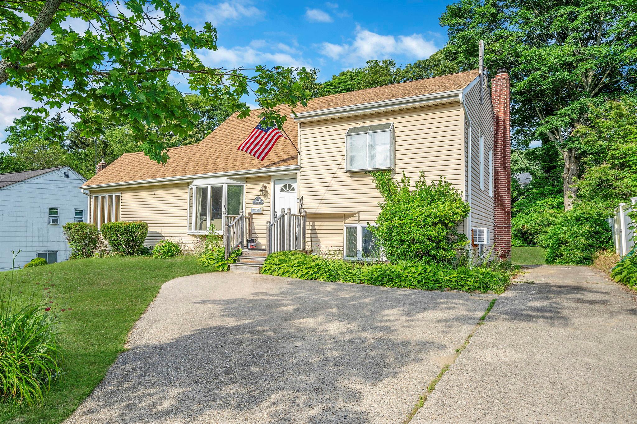 Single Family Cleary  Suffolk County, NY 11779, MLS-880543-27