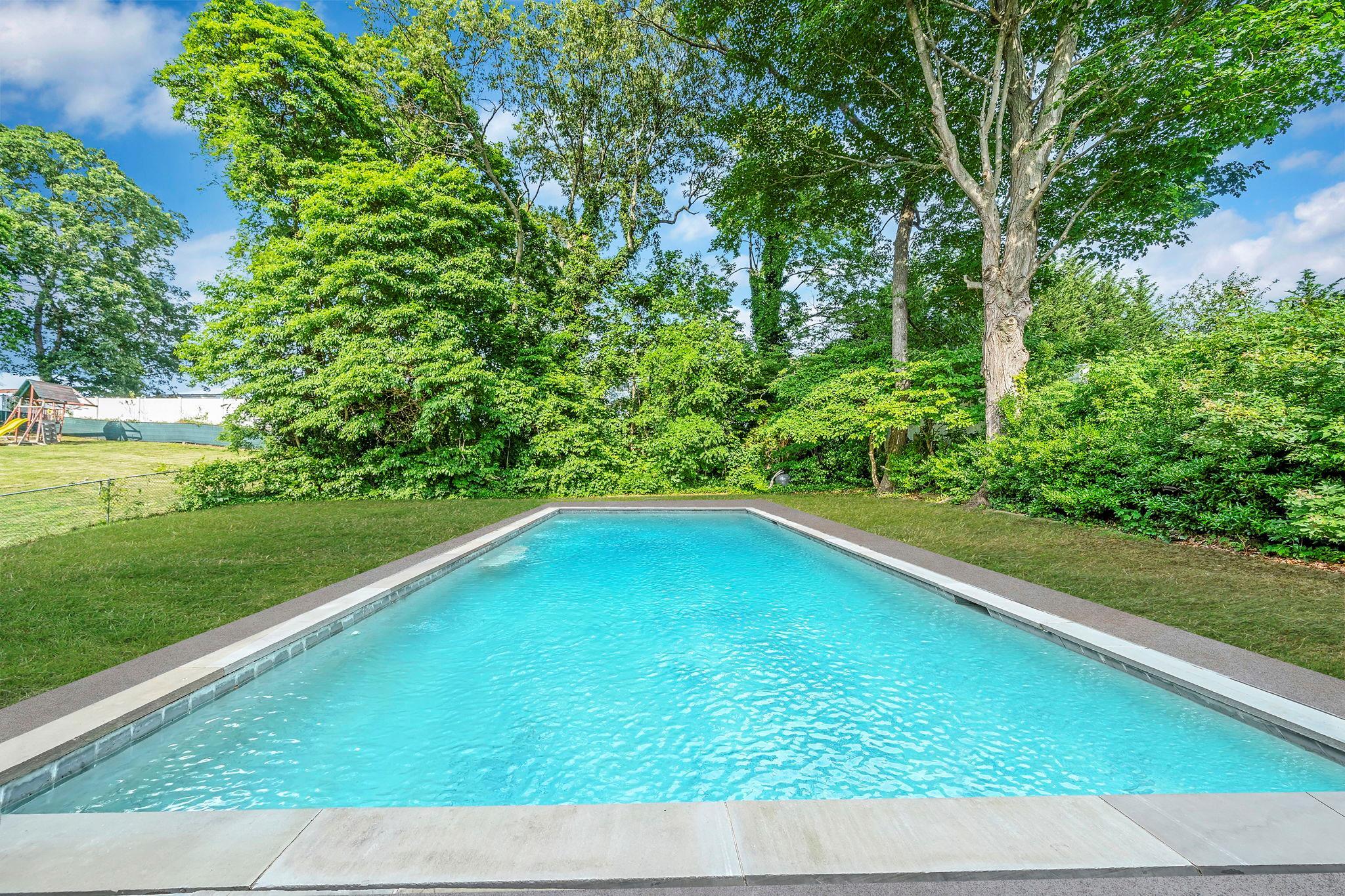 Single Family Cleary  Suffolk County, NY 11779, MLS-880543-28