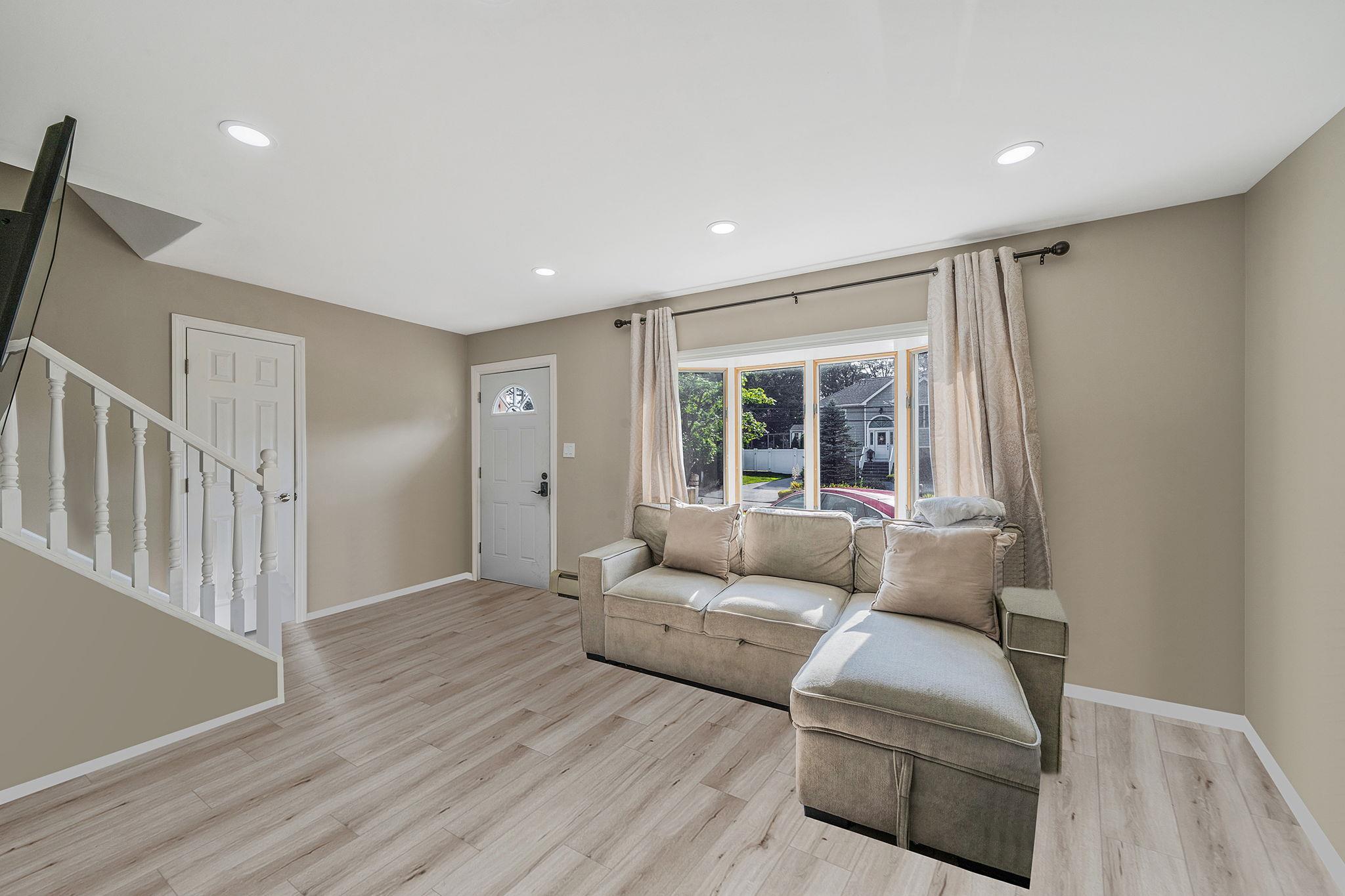 Single Family Cleary  Suffolk County, NY 11779, MLS-880543-3