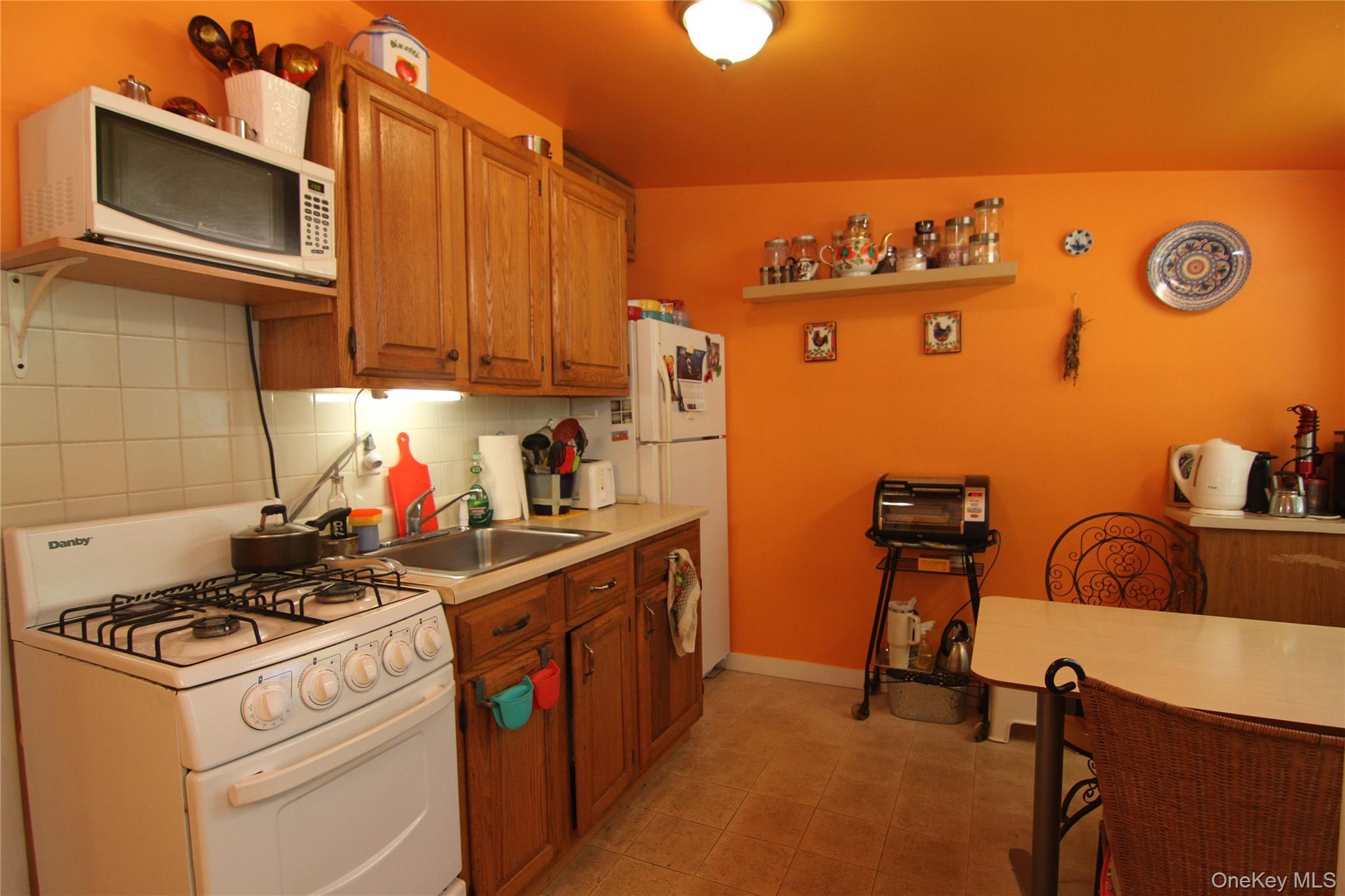 Coop Lexington  Westchester County, NY 10567, MLS-880547-12