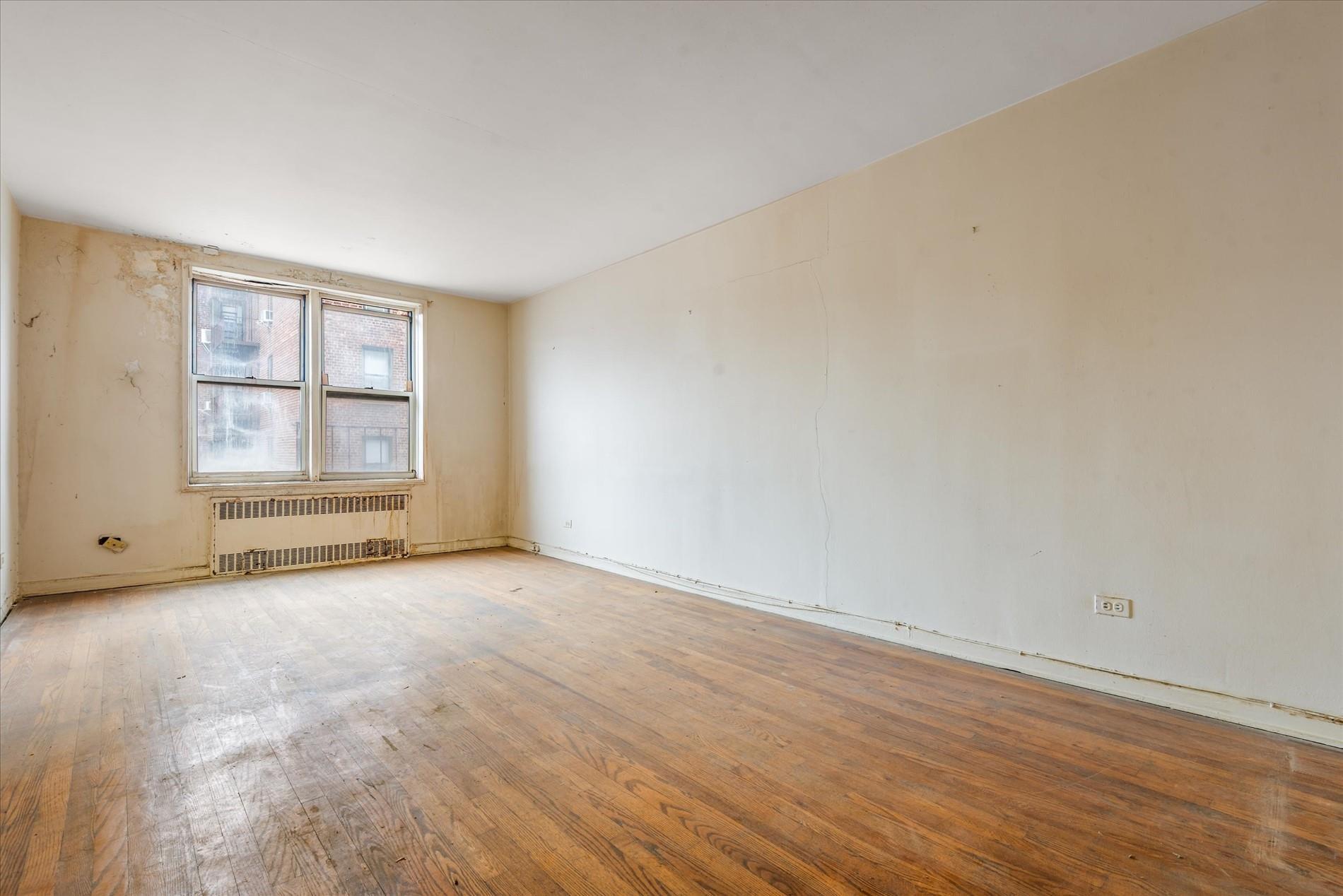 Coop Clyde  Queens, NY 11375, MLS-880551-2