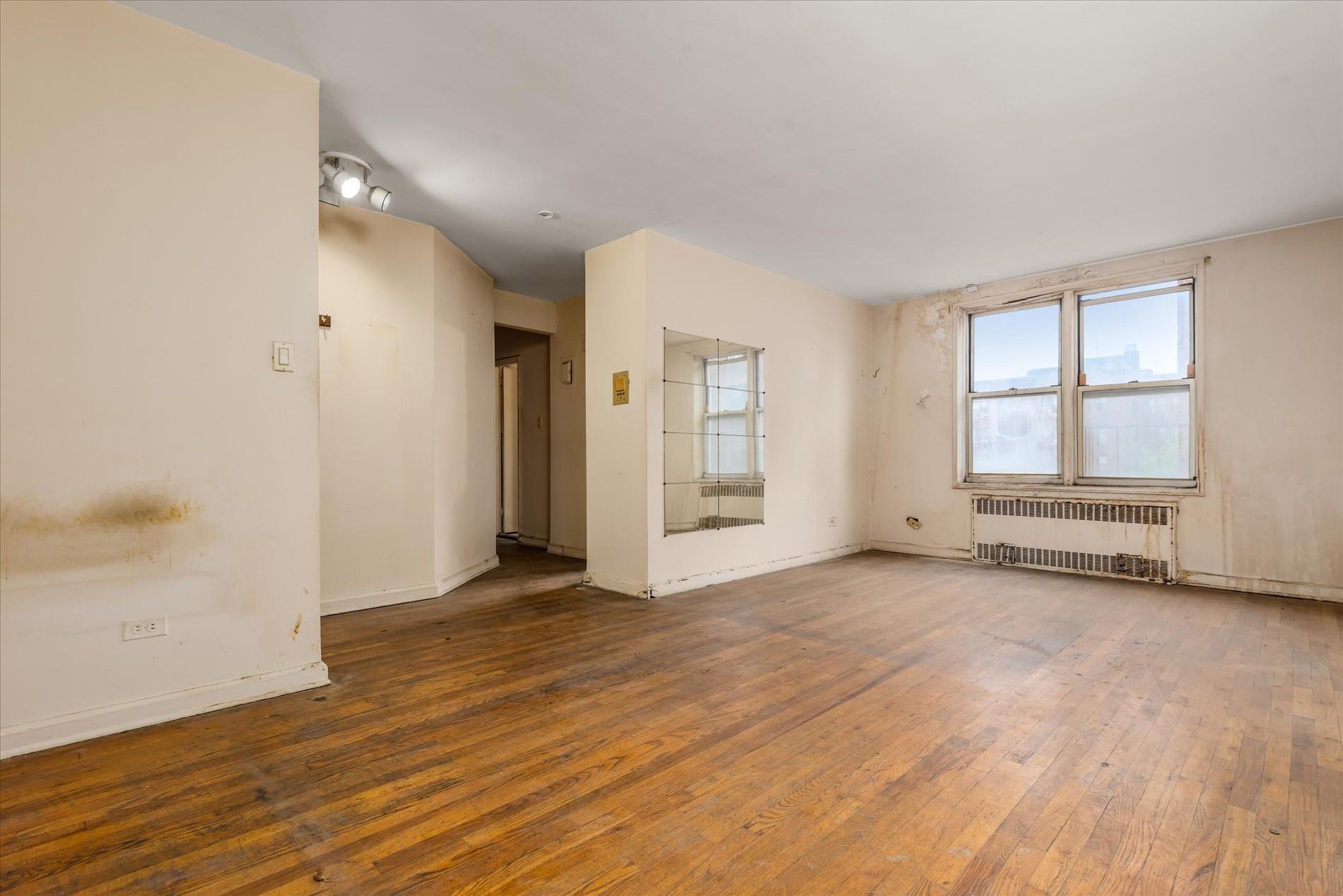 Coop Clyde  Queens, NY 11375, MLS-880551-3