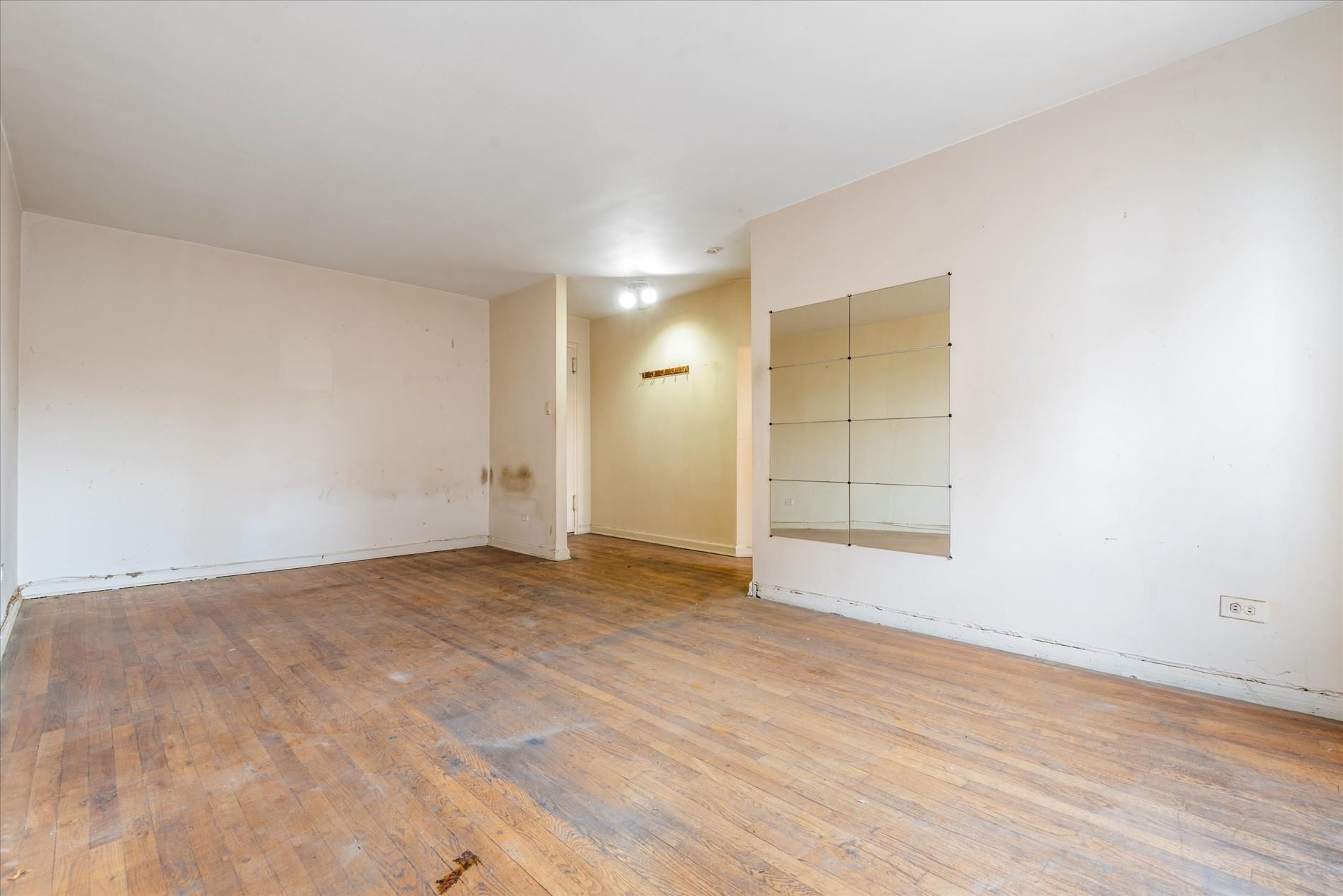 Coop Clyde  Queens, NY 11375, MLS-880551-4