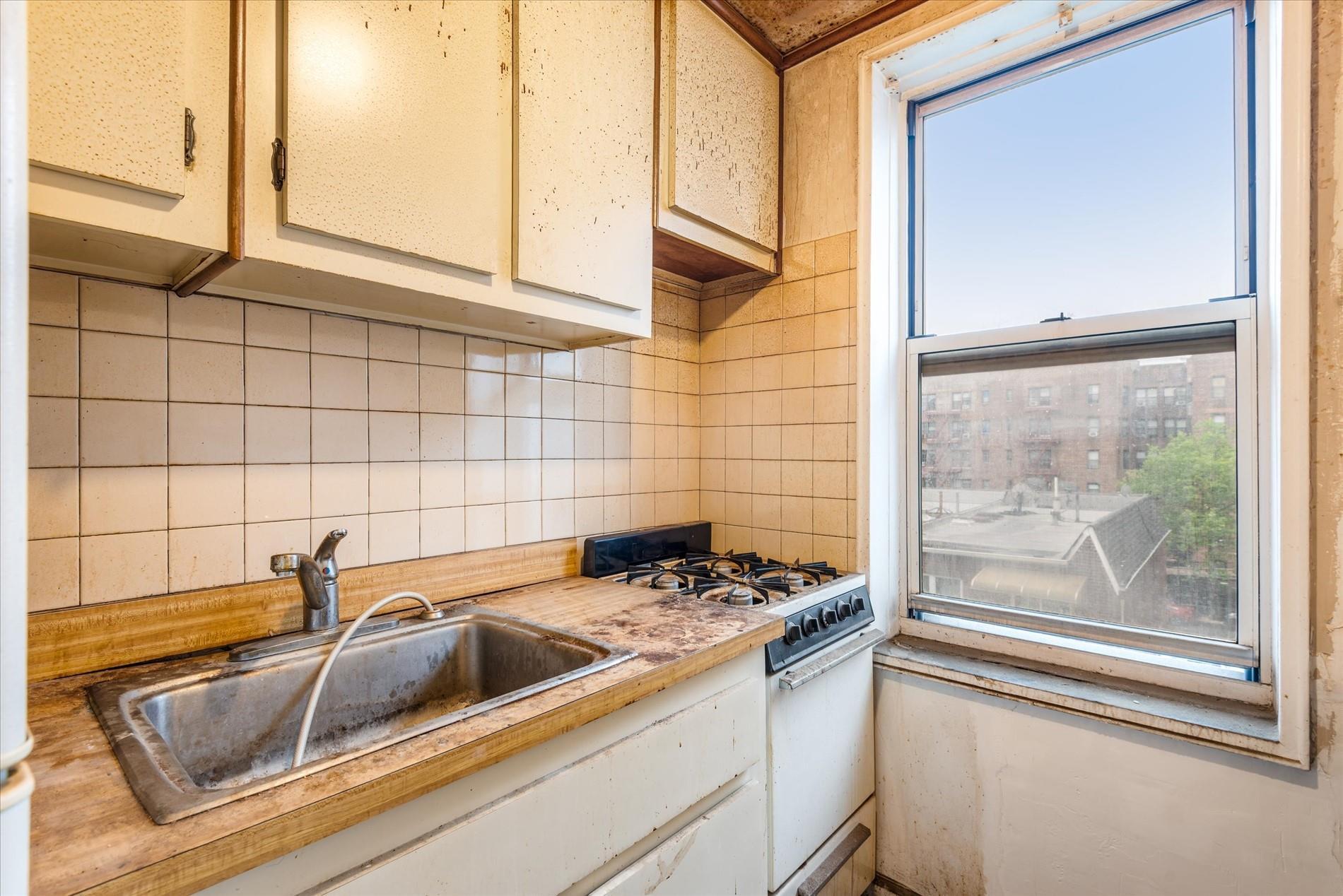 Coop Clyde  Queens, NY 11375, MLS-880551-7