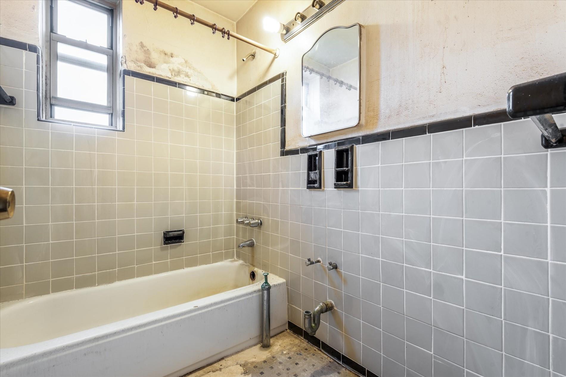 Coop Clyde  Queens, NY 11375, MLS-880551-8