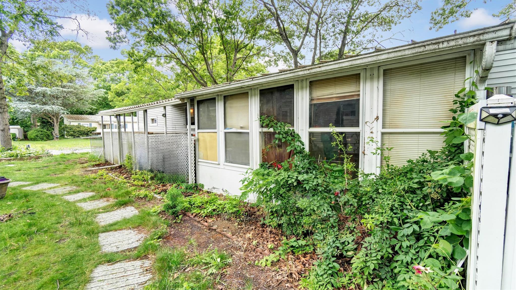Single Family Daisy  Suffolk County, NY 11716, MLS-880566-3