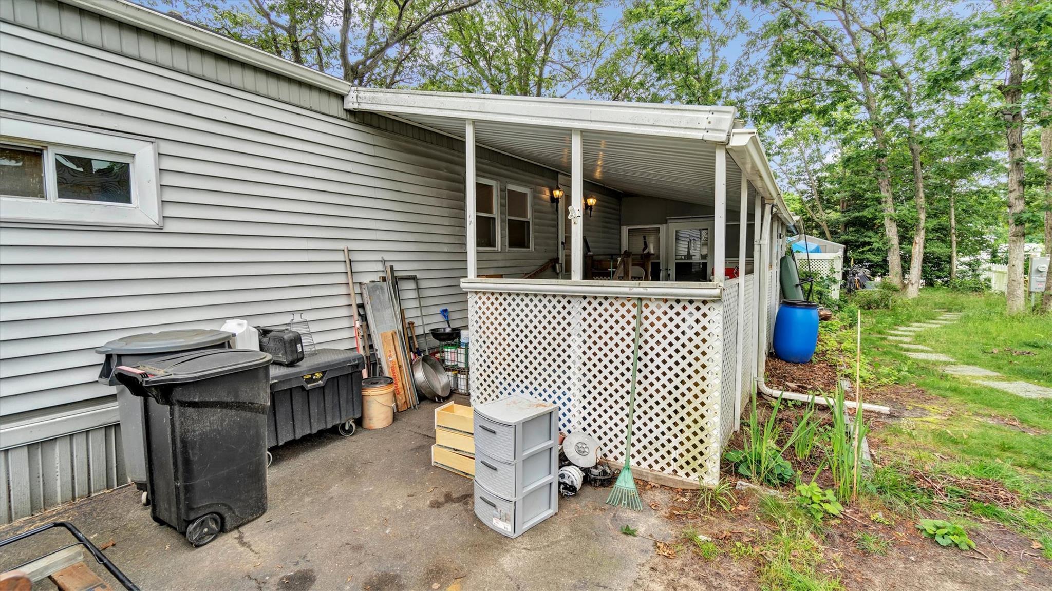 Single Family Daisy  Suffolk County, NY 11716, MLS-880566-4