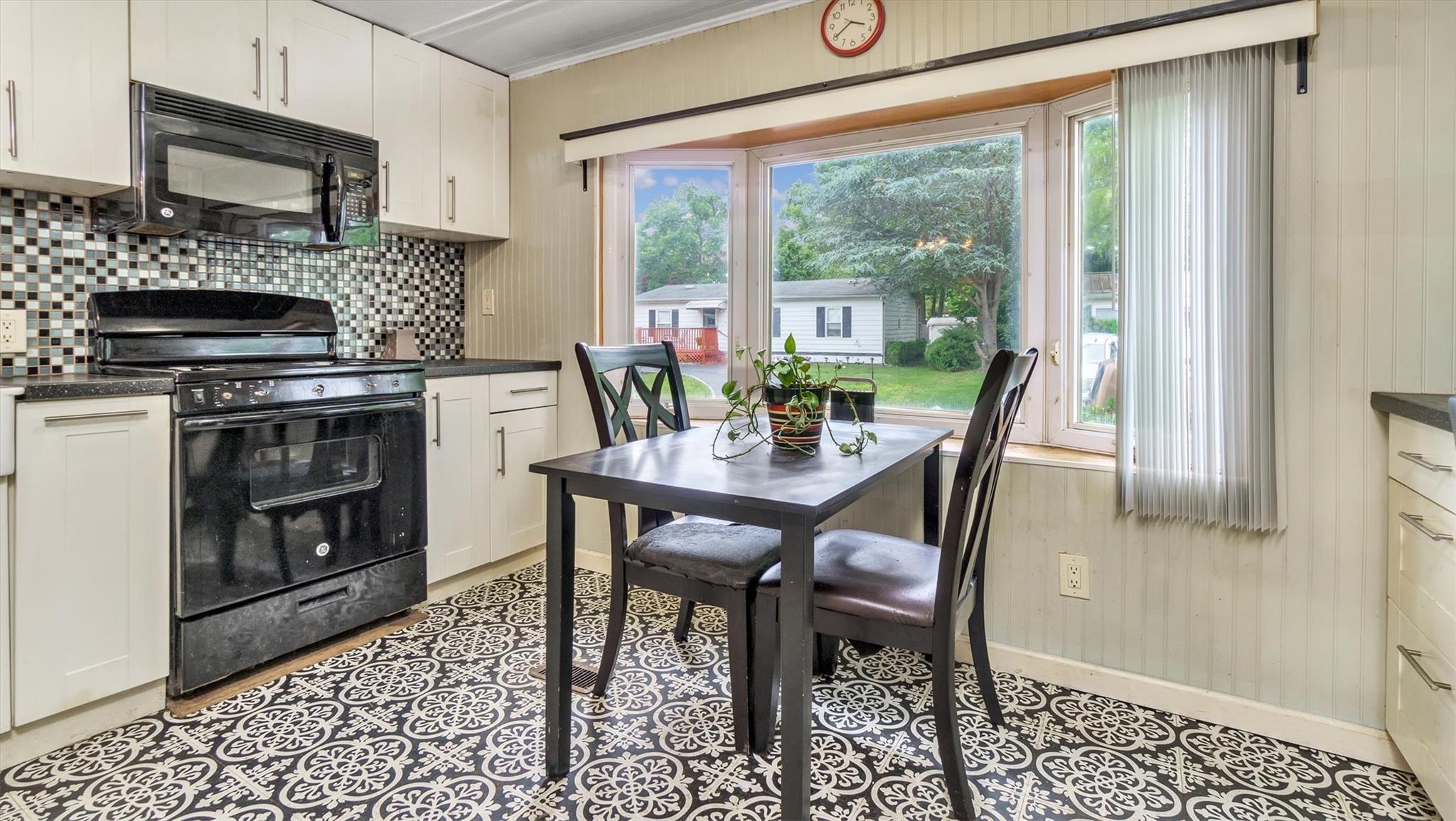 Single Family Daisy  Suffolk County, NY 11716, MLS-880566-9