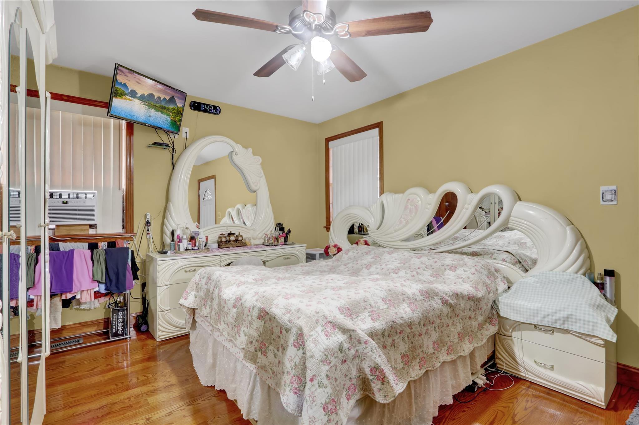 Single Family 239th  Queens, NY 11426, MLS-880625-12