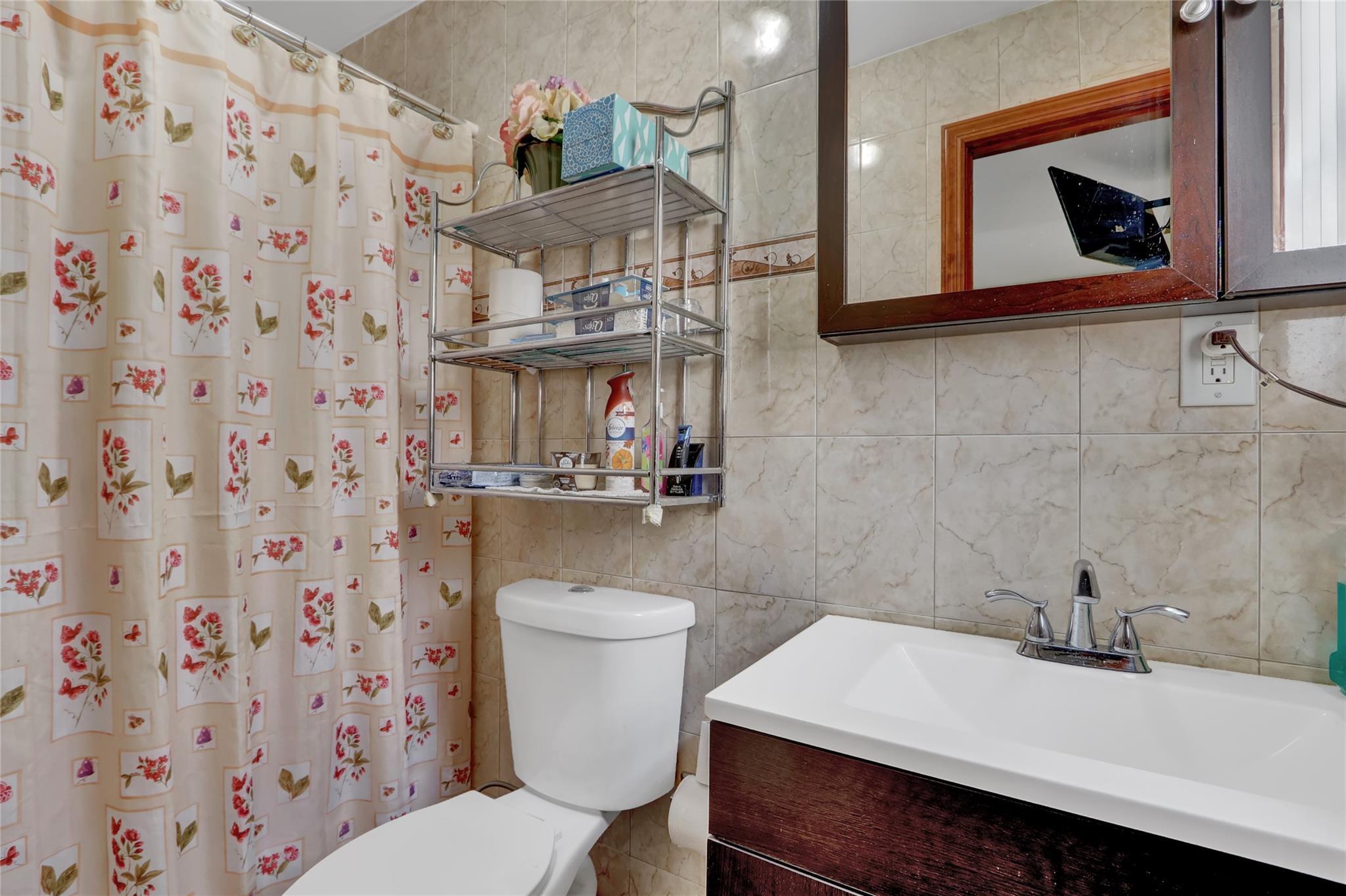 Single Family 239th  Queens, NY 11426, MLS-880625-17