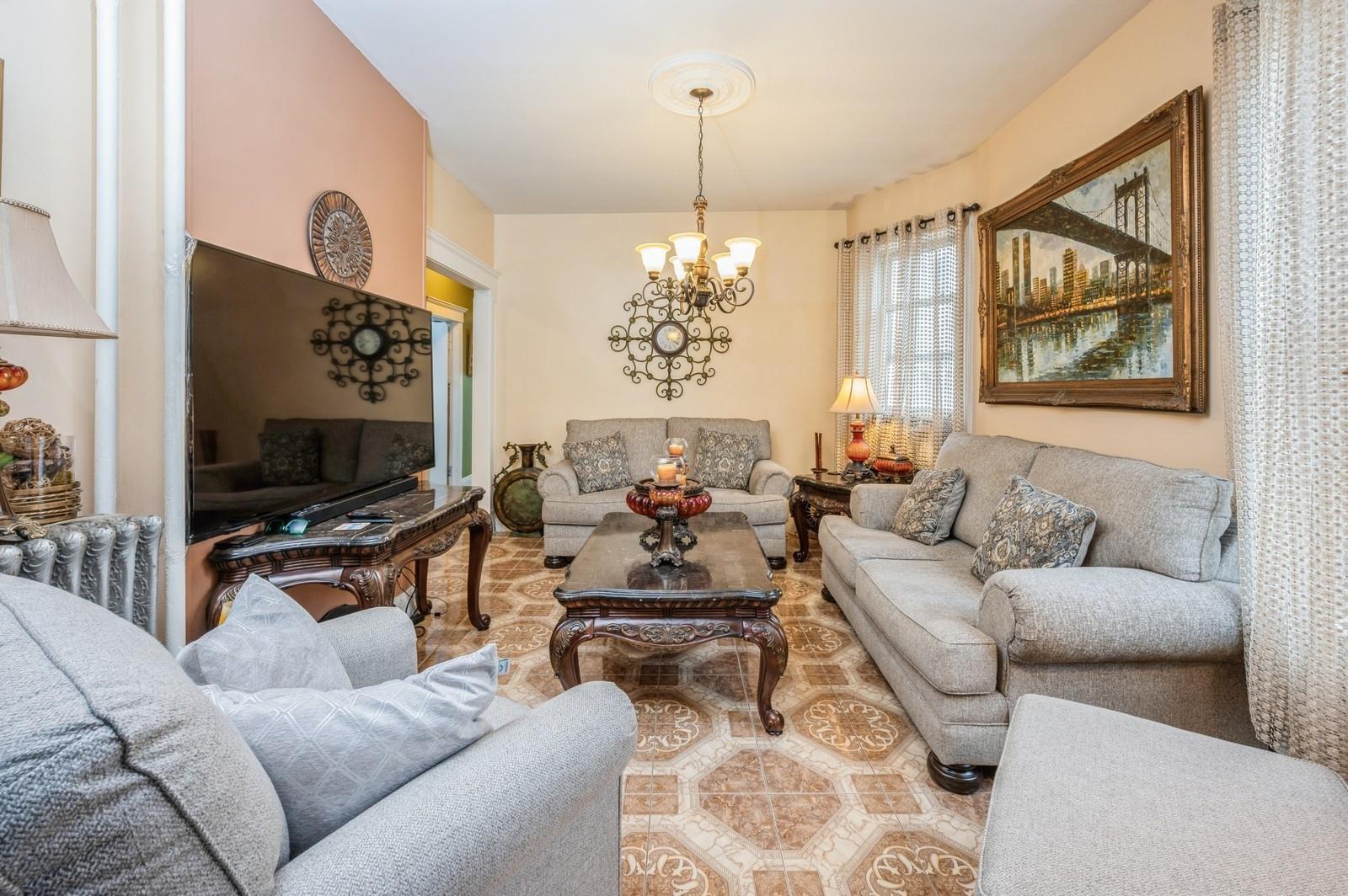 Single Family Kinsella  Bronx, NY 10462, MLS-880640-10