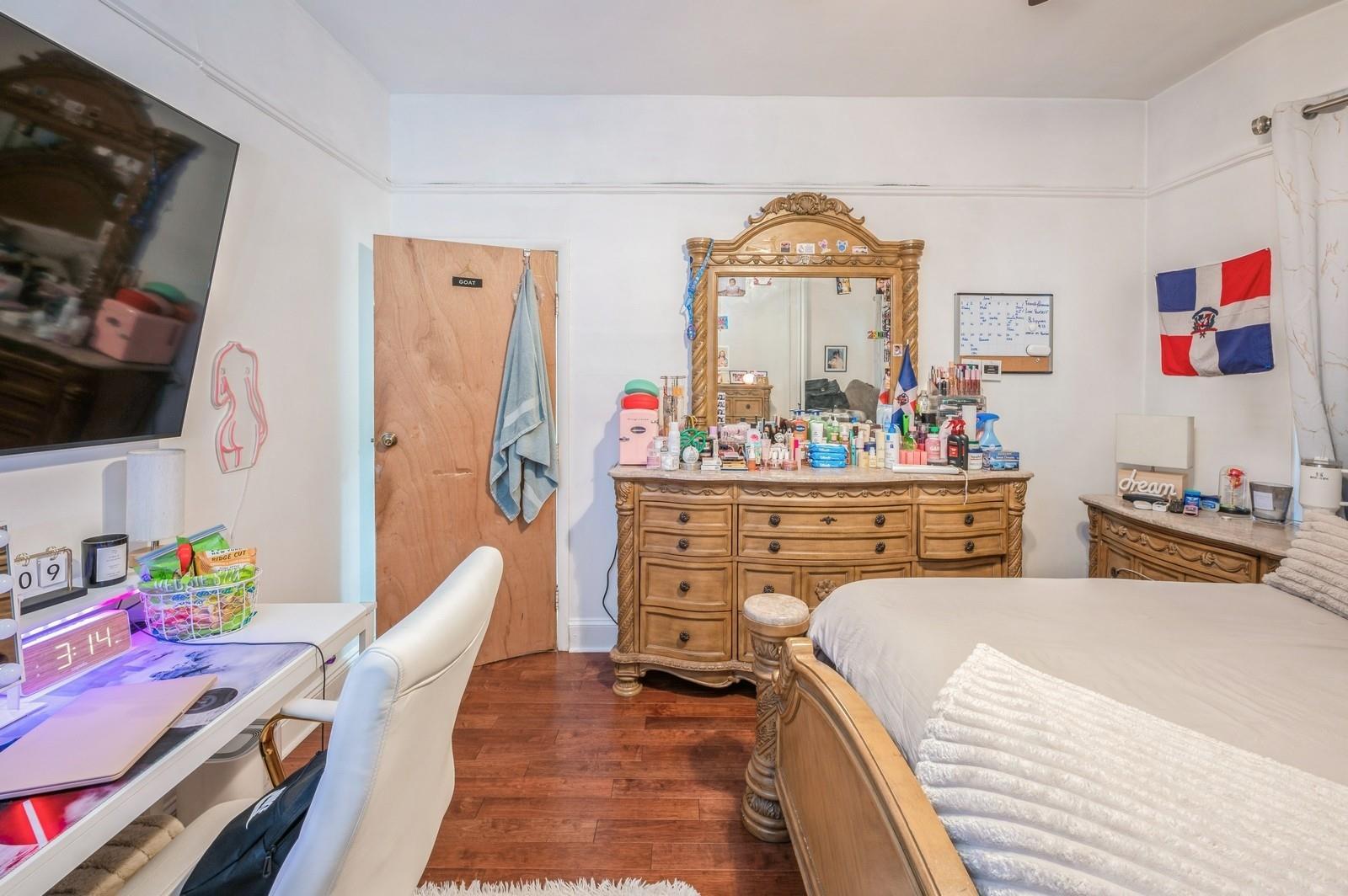 Single Family Kinsella  Bronx, NY 10462, MLS-880640-16