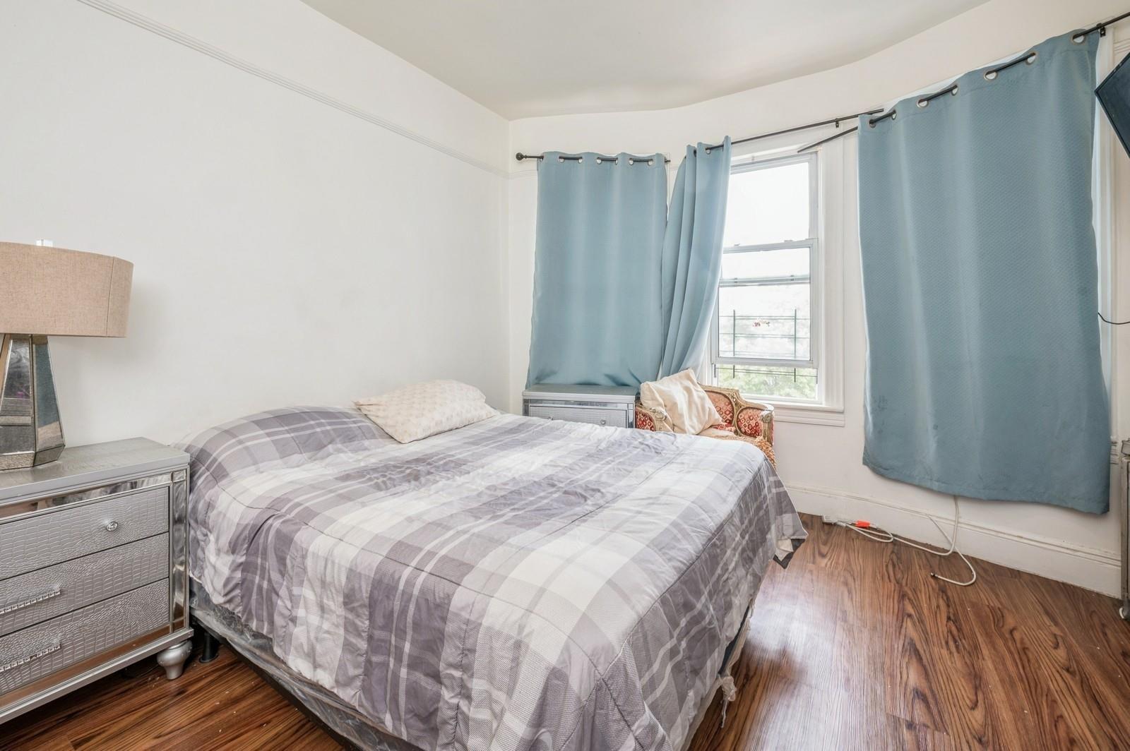Single Family Kinsella  Bronx, NY 10462, MLS-880640-22