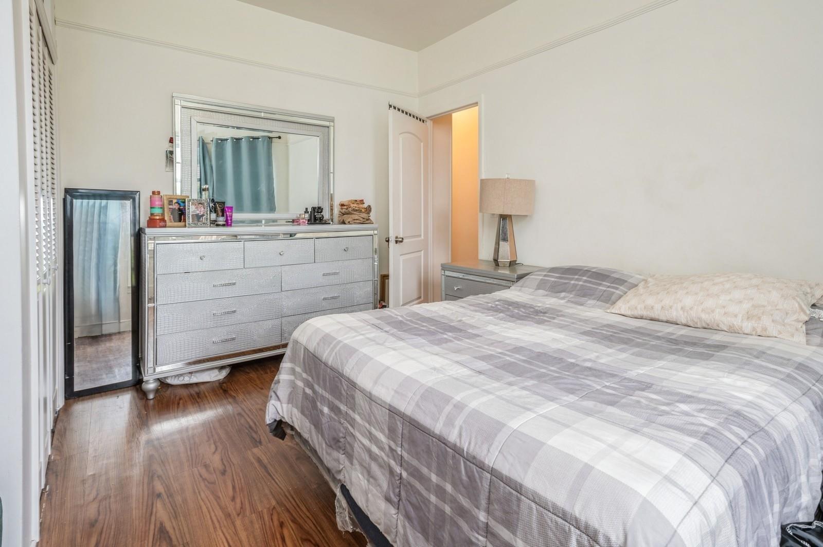 Single Family Kinsella  Bronx, NY 10462, MLS-880640-23