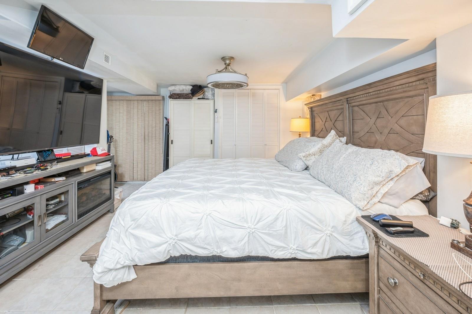 Single Family Kinsella  Bronx, NY 10462, MLS-880640-25