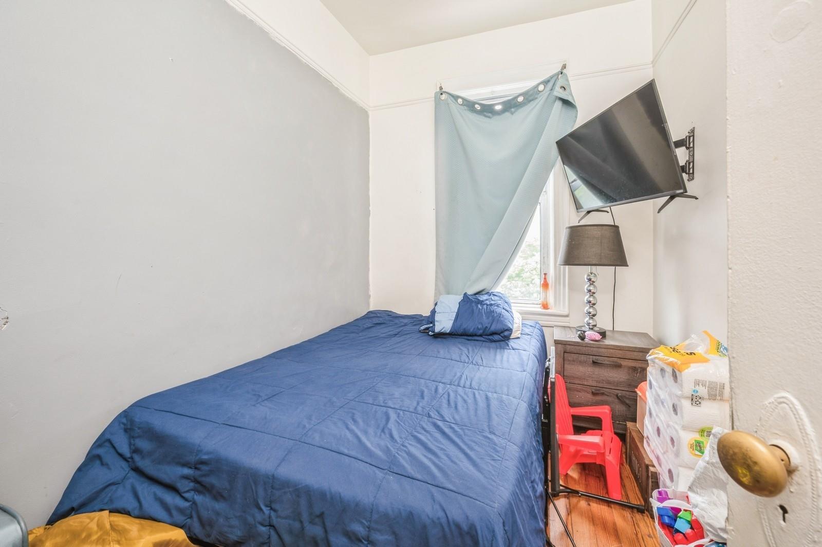 Single Family Kinsella  Bronx, NY 10462, MLS-880640-26