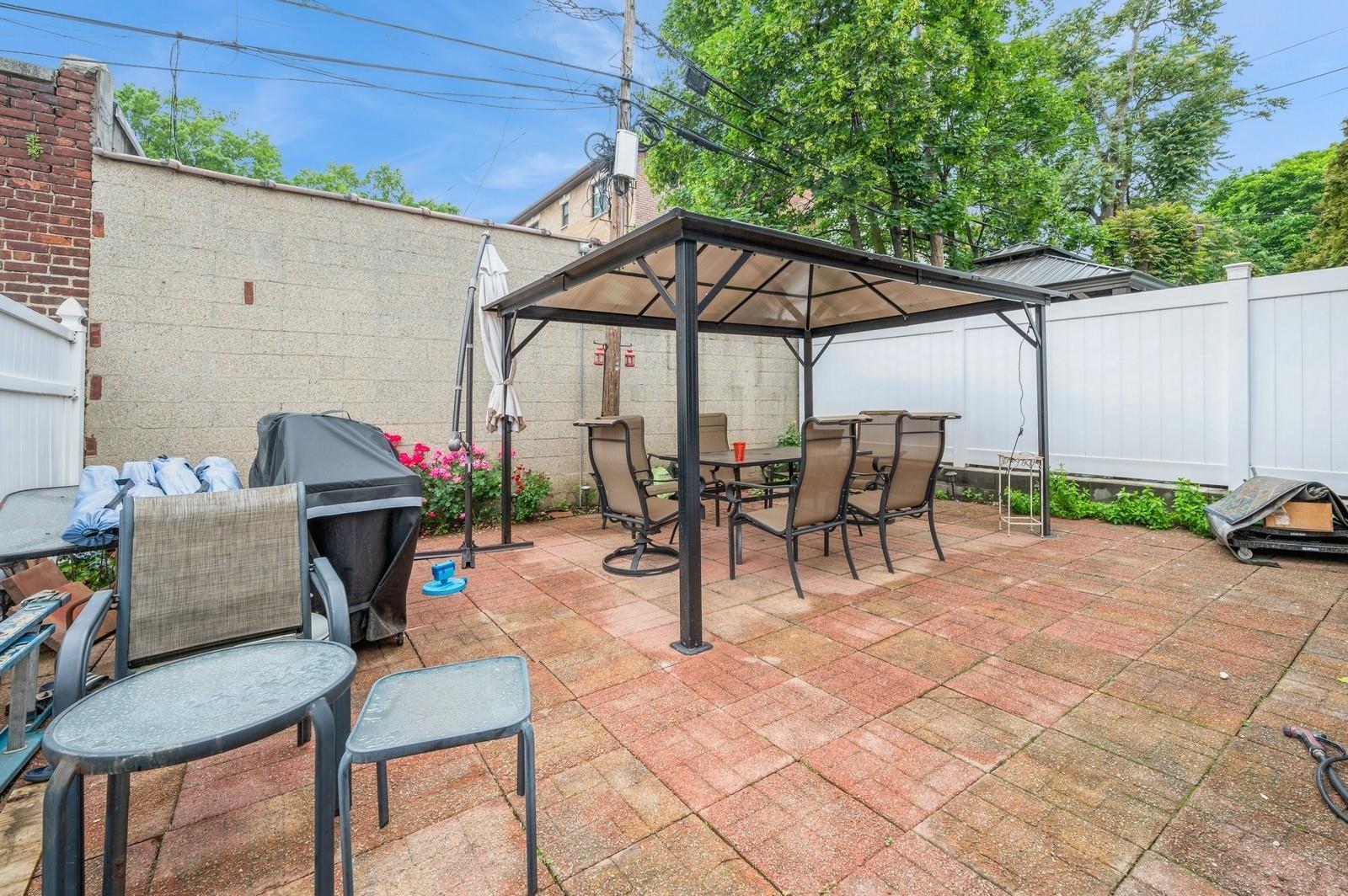 Single Family Kinsella  Bronx, NY 10462, MLS-880640-28