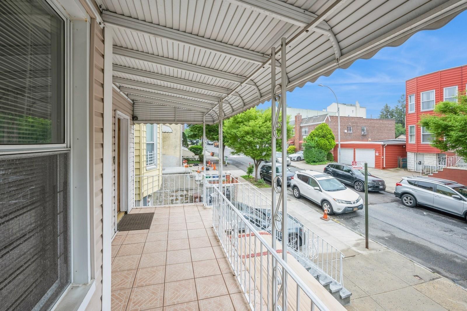 Single Family Kinsella  Bronx, NY 10462, MLS-880640-4