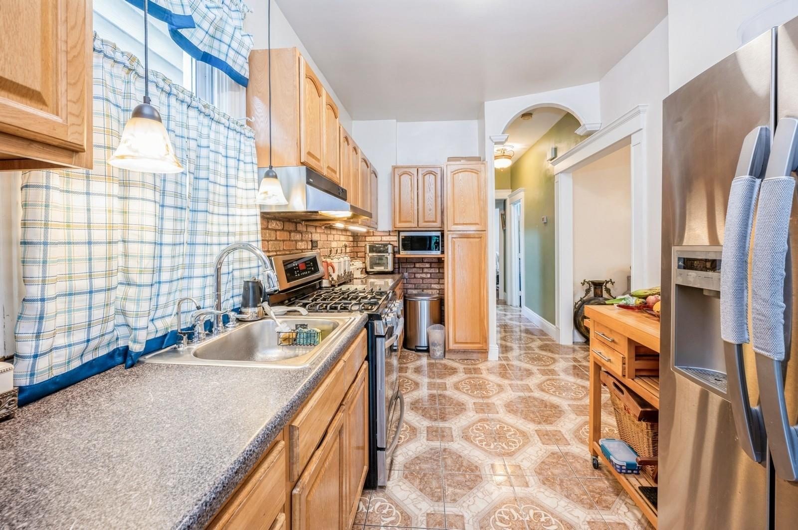 Single Family Kinsella  Bronx, NY 10462, MLS-880640-6