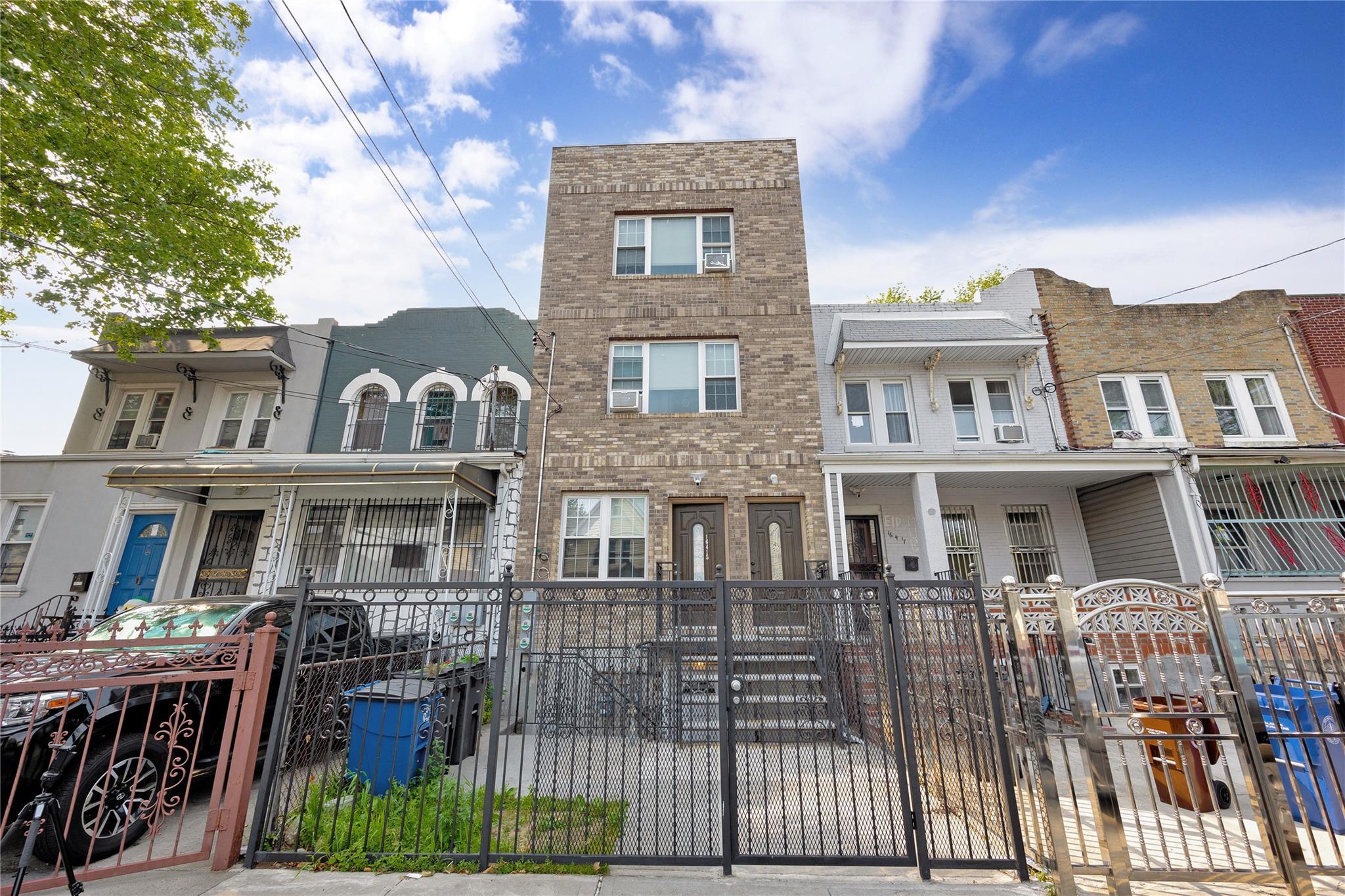 Single Family 104th Rd  Queens, NY 11433, MLS-880651-4