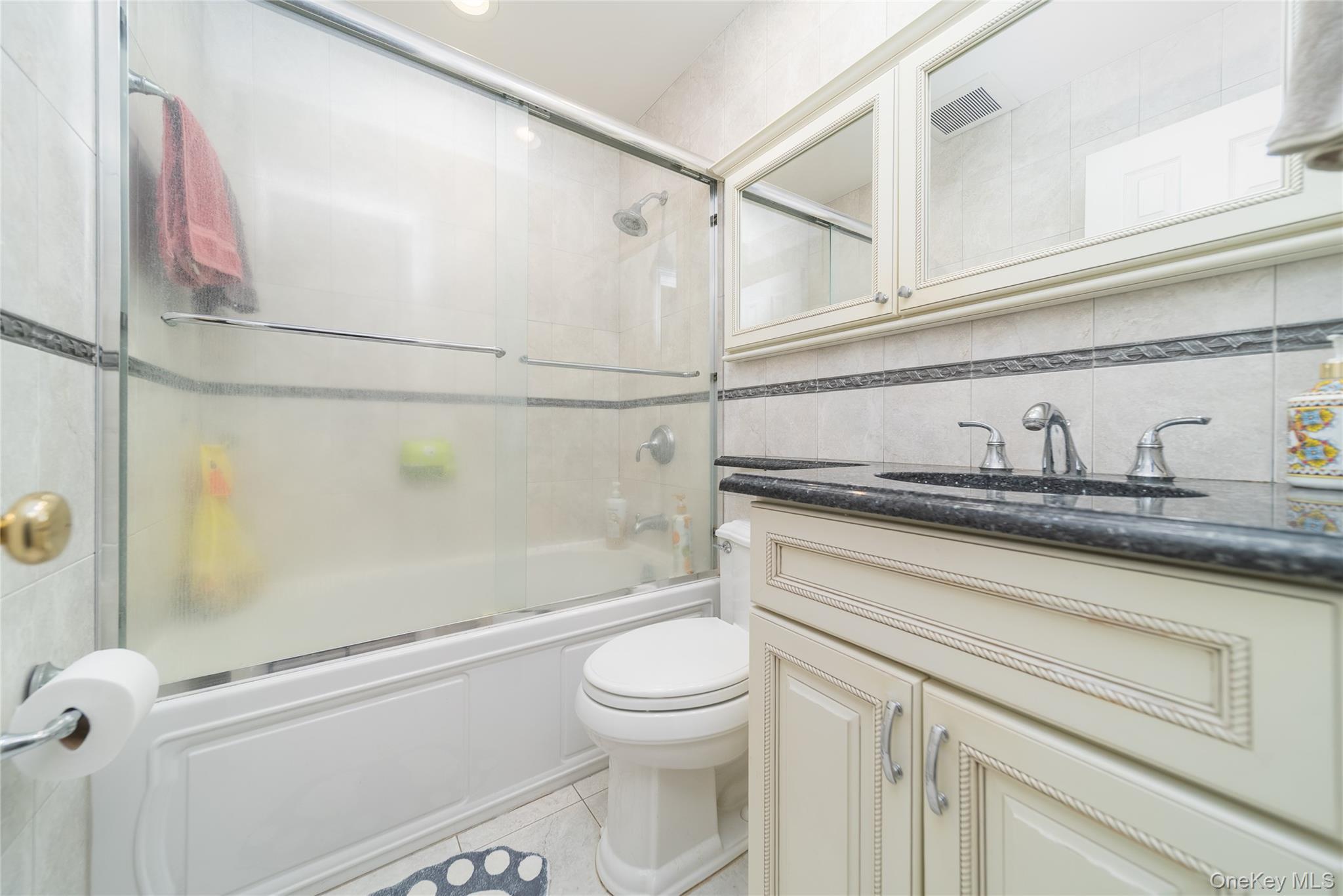 Single Family Howe Suffolk County, NY 11727, MLS-880656-12