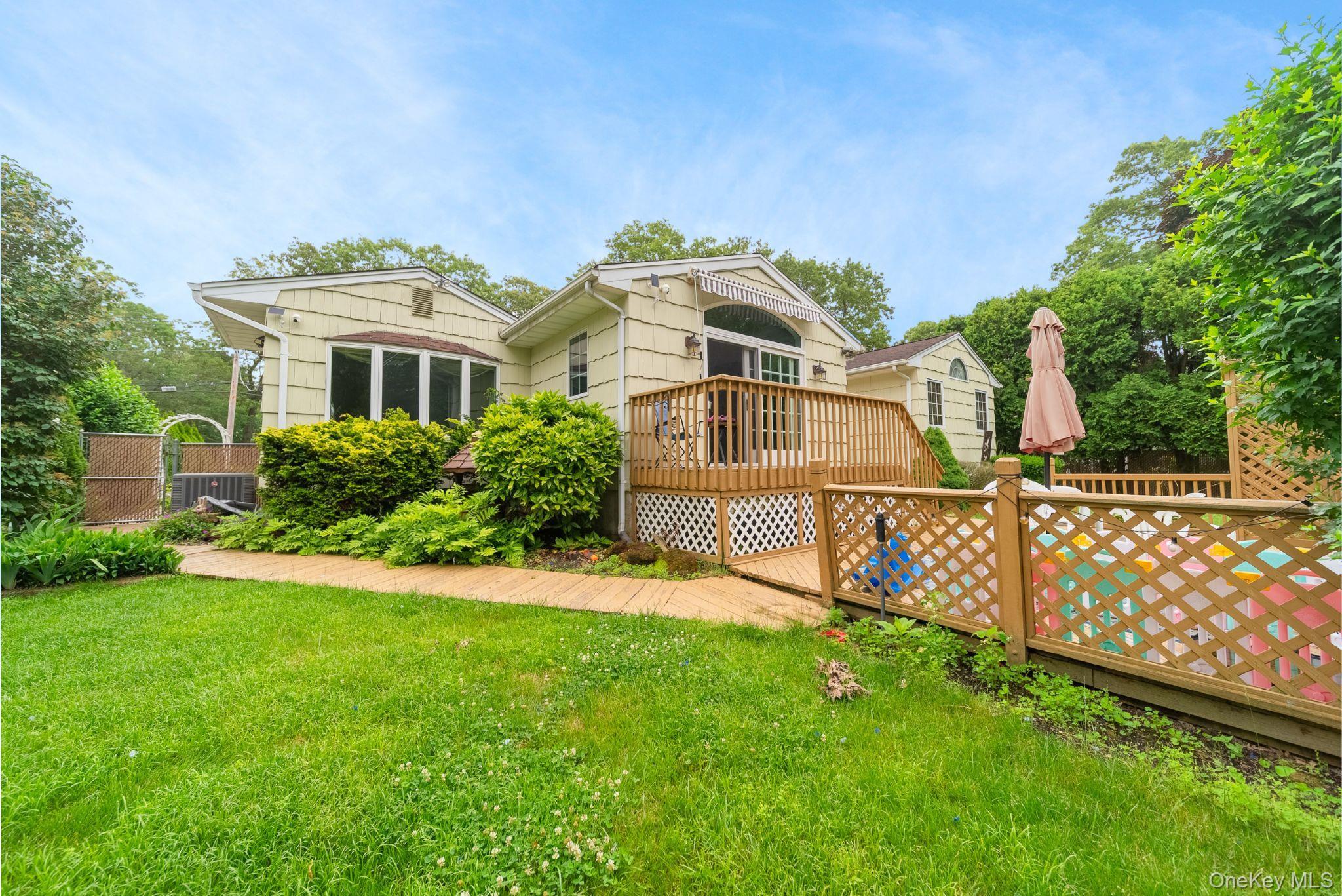 Single Family Howe Suffolk County, NY 11727, MLS-880656-21