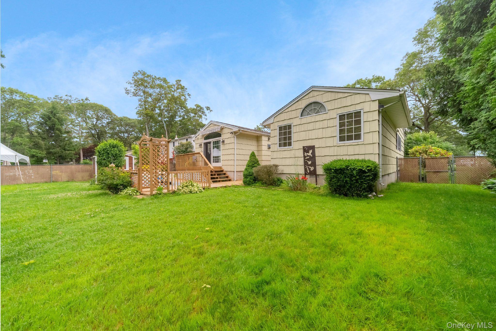 Single Family Howe Suffolk County, NY 11727, MLS-880656-22