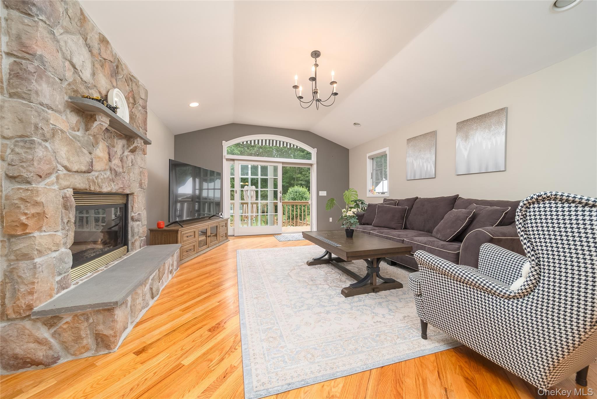 Single Family Howe Suffolk County, NY 11727, MLS-880656-3