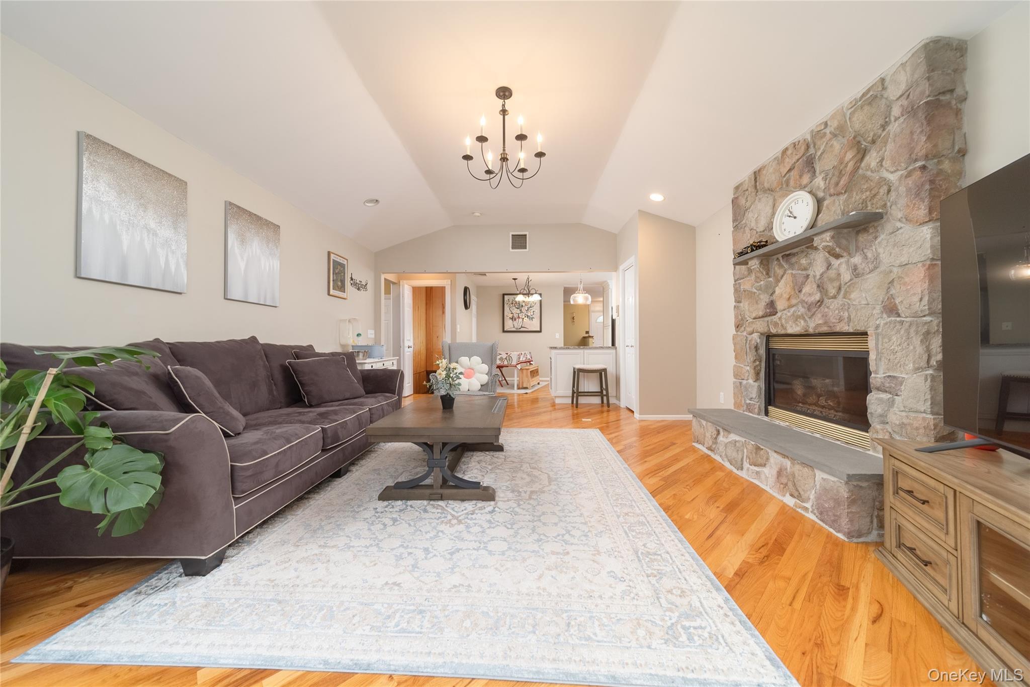 Single Family Howe Suffolk County, NY 11727, MLS-880656-4