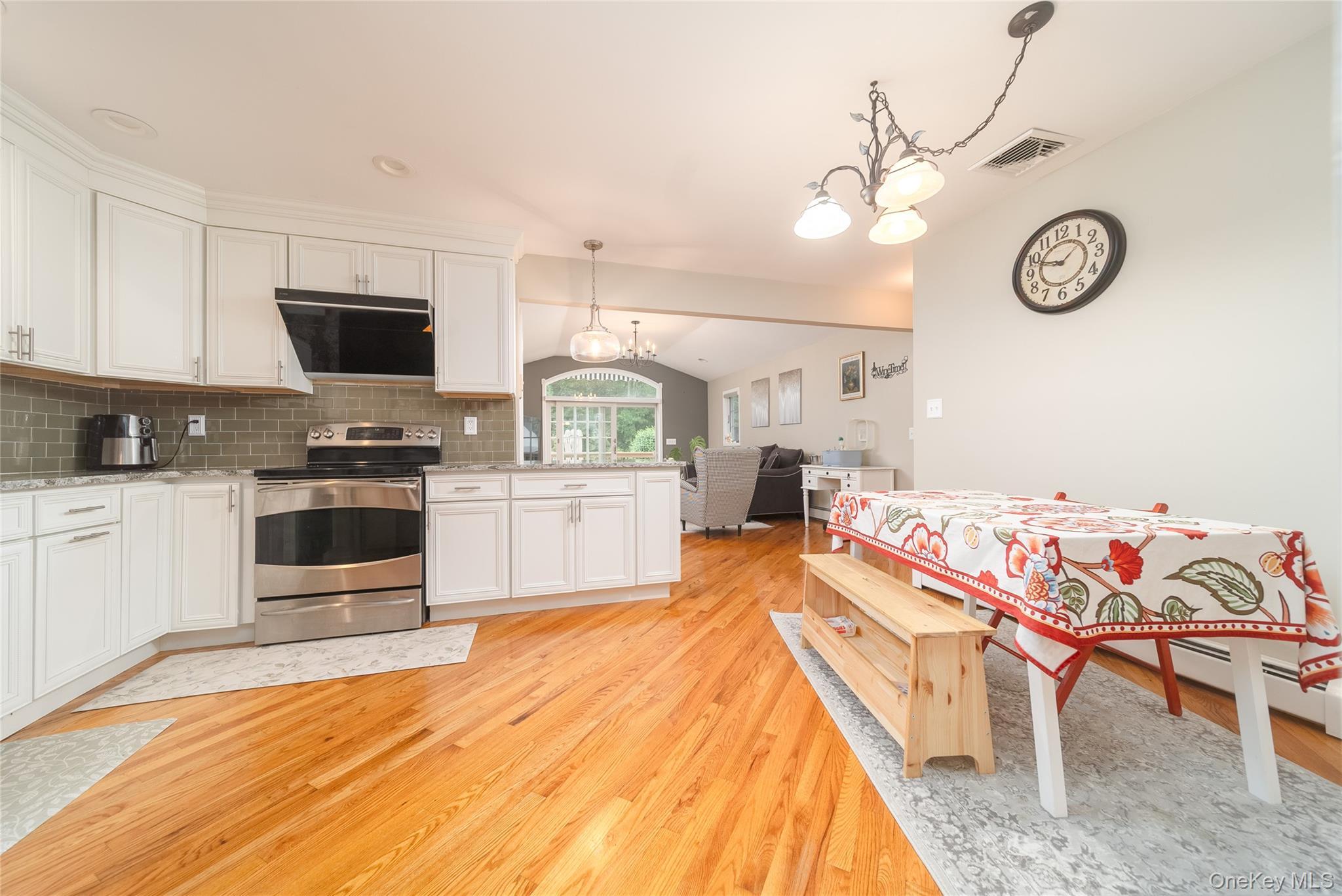 Single Family Howe Suffolk County, NY 11727, MLS-880656-5