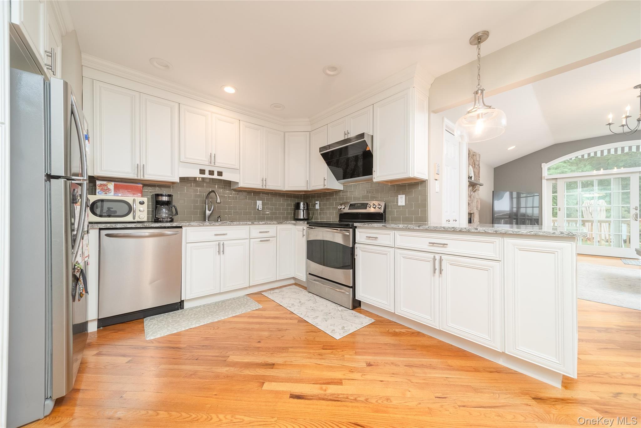 Single Family Howe Suffolk County, NY 11727, MLS-880656-6