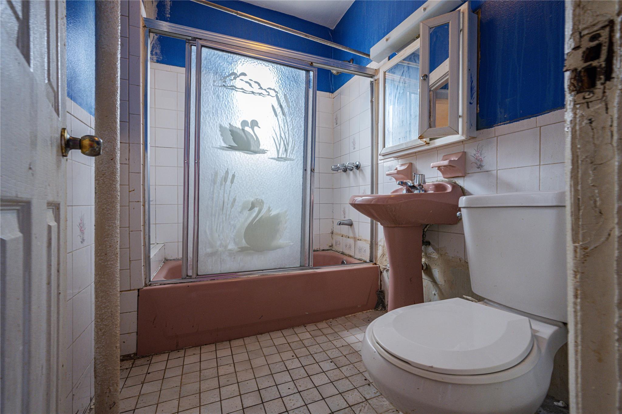 Single Family 100  Queens, NY 11369, MLS-880658-10