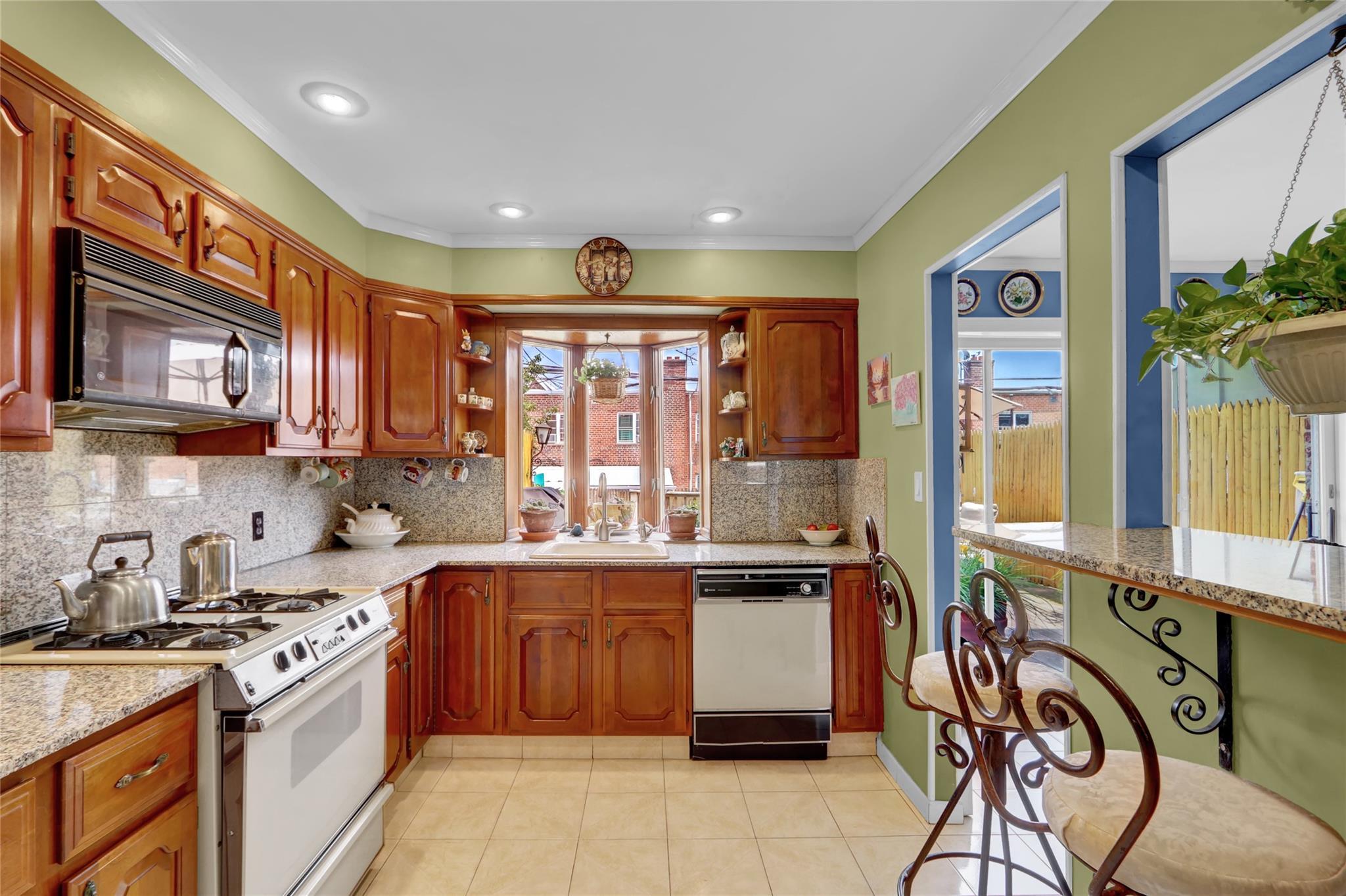 Single Family 76th  Queens, NY 11370, MLS-880659-8