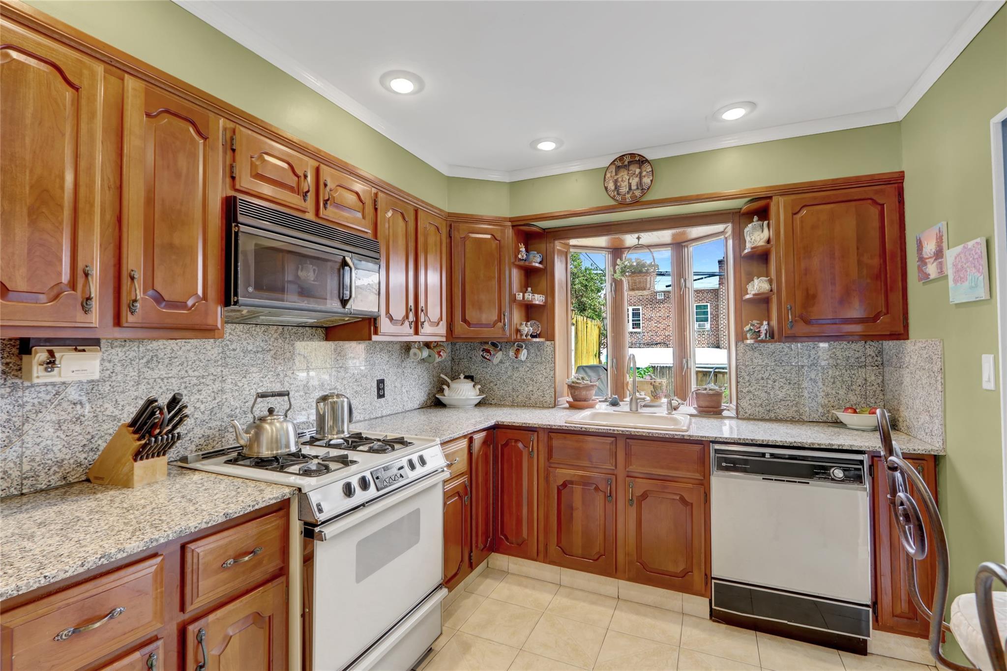 Single Family 76th  Queens, NY 11370, MLS-880659-9