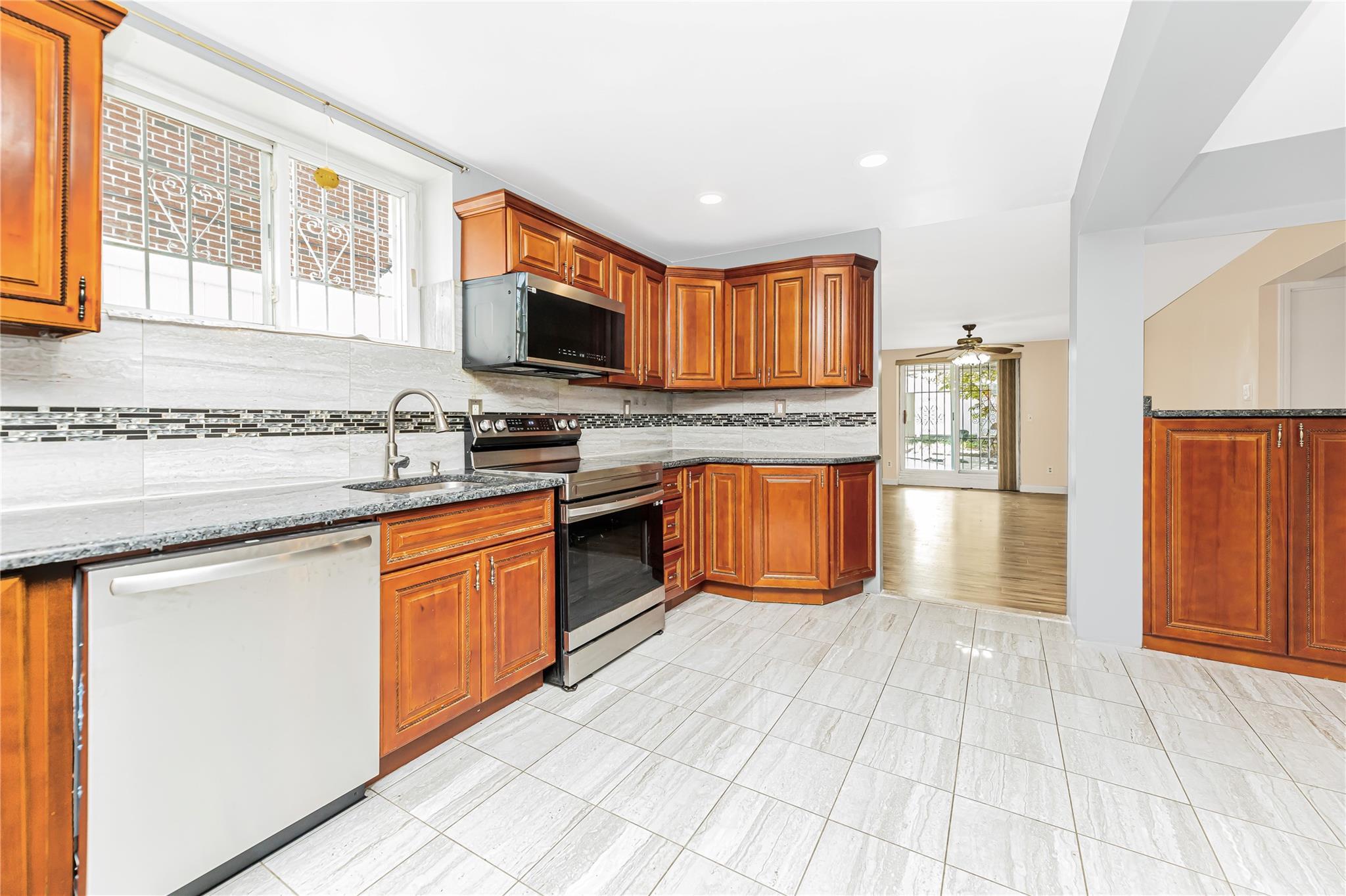 Single Family Delanoy  Bronx, NY 10469, MLS-880667-30