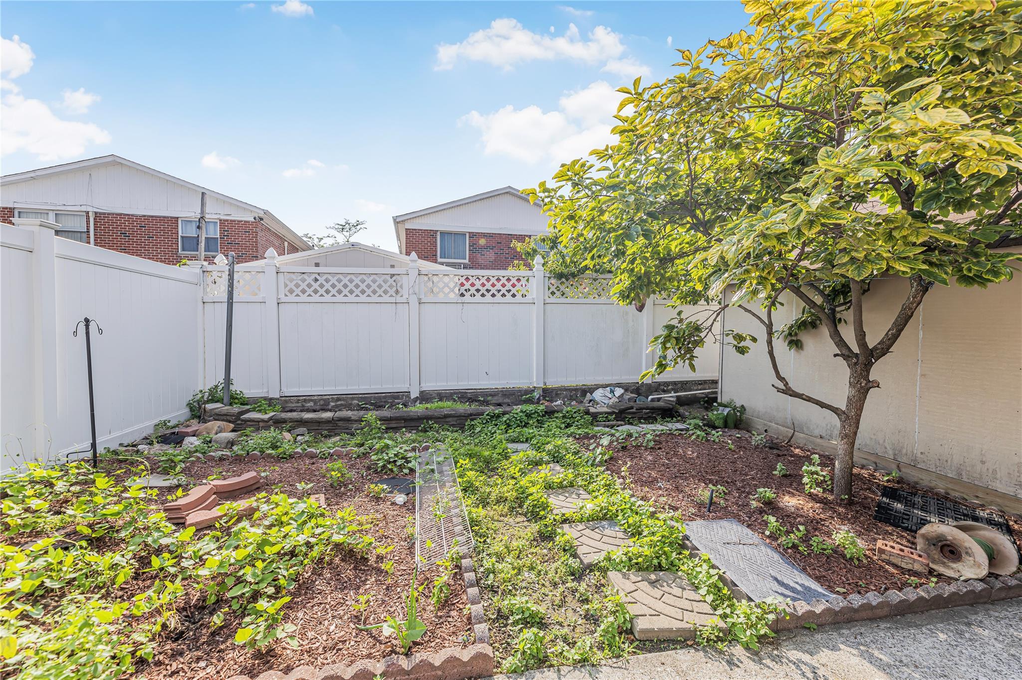 Single Family Delanoy  Bronx, NY 10469, MLS-880667-38