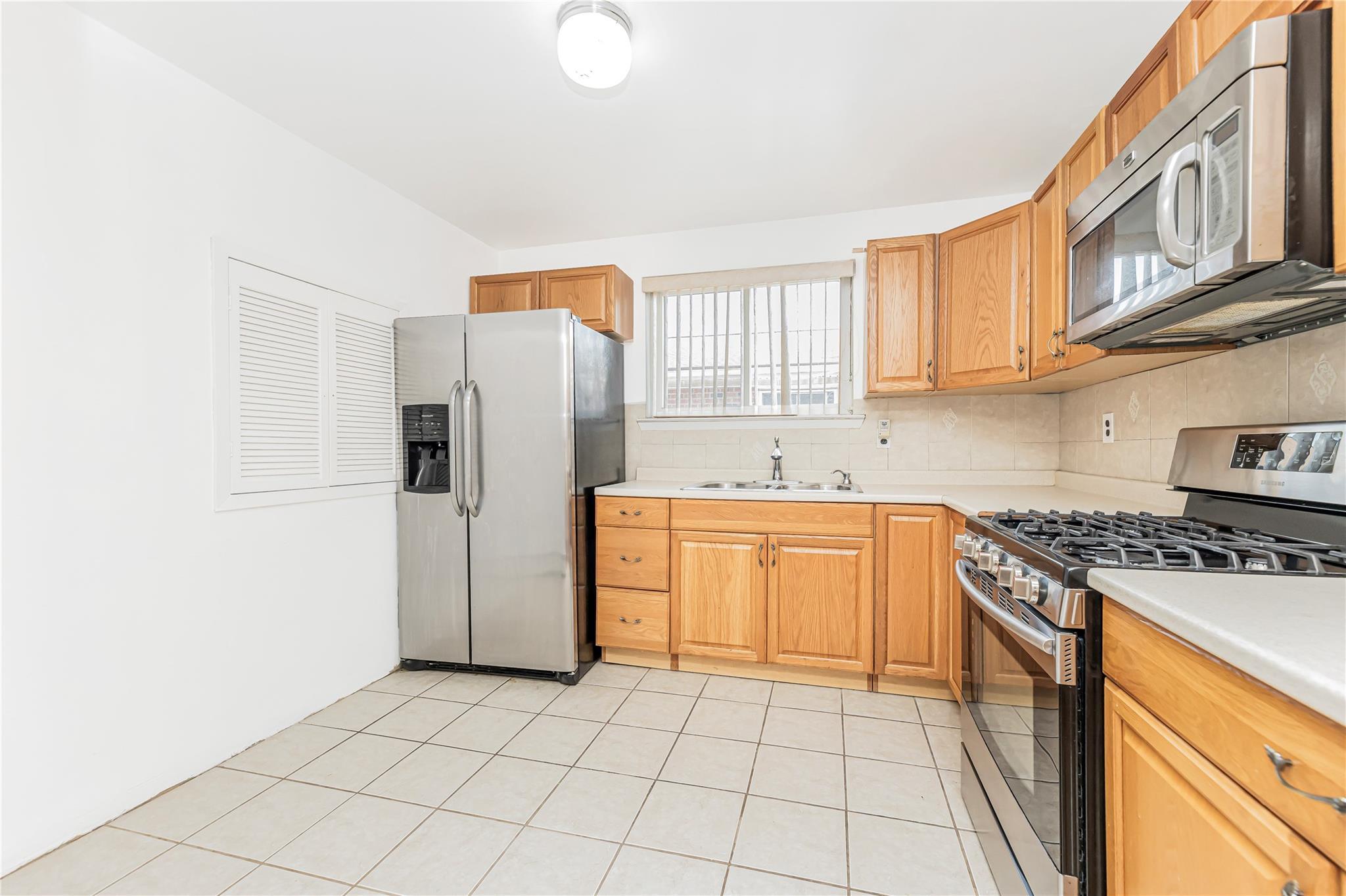 Single Family Delanoy  Bronx, NY 10469, MLS-880667-9