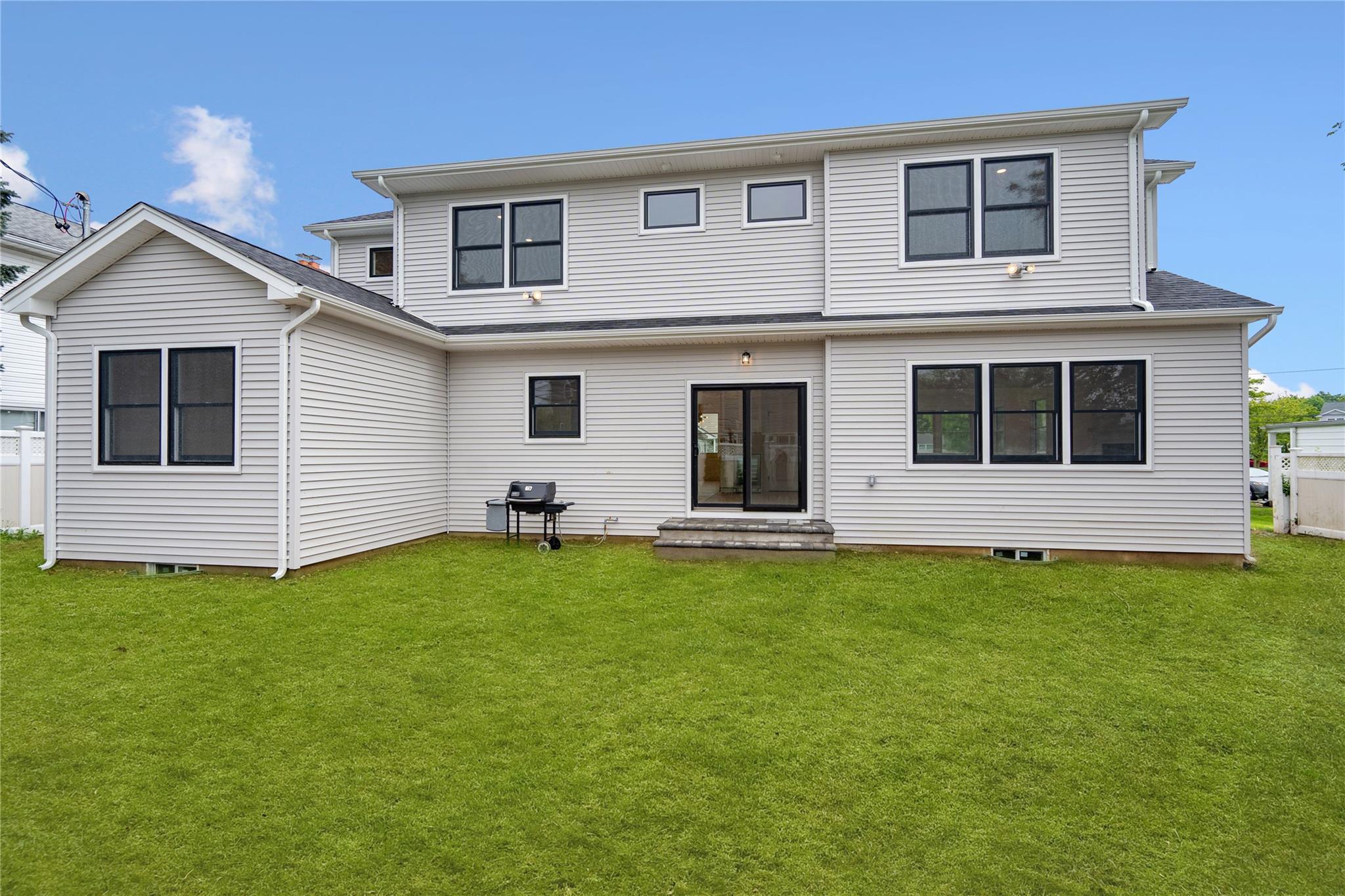 Single Family Lorraine  Nassau County, NY 11791, MLS-880703-28