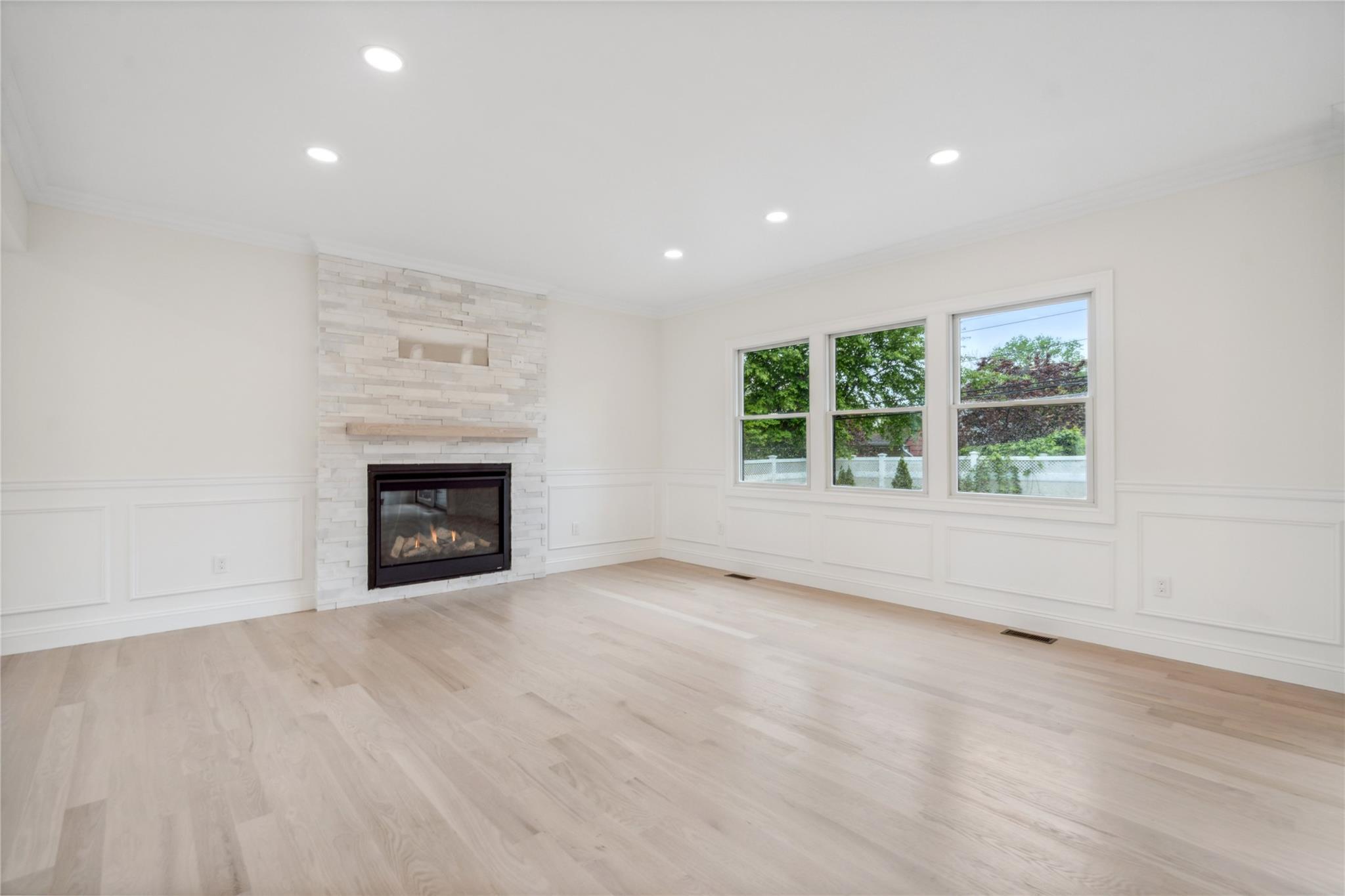 Single Family Lorraine  Nassau County, NY 11791, MLS-880703-8