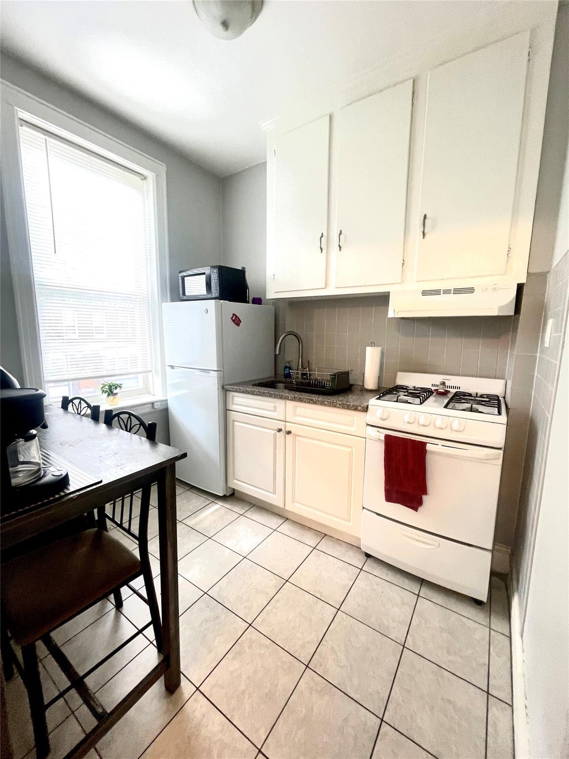 Single Family 79th  Queens, NY 11385, MLS-880764-3