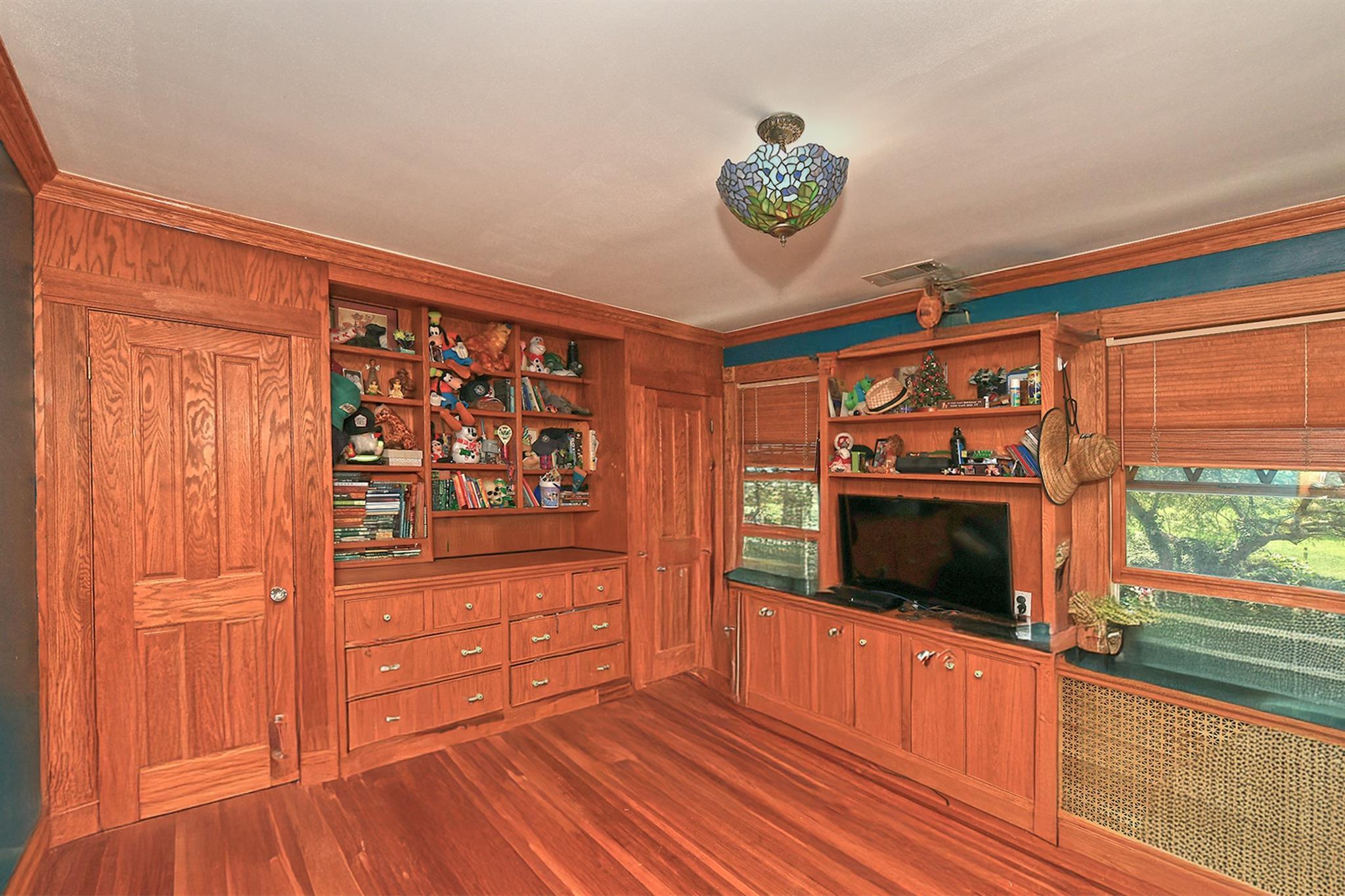 Single Family Horse Hollow  Nassau County, NY 11560, MLS-880807-26
