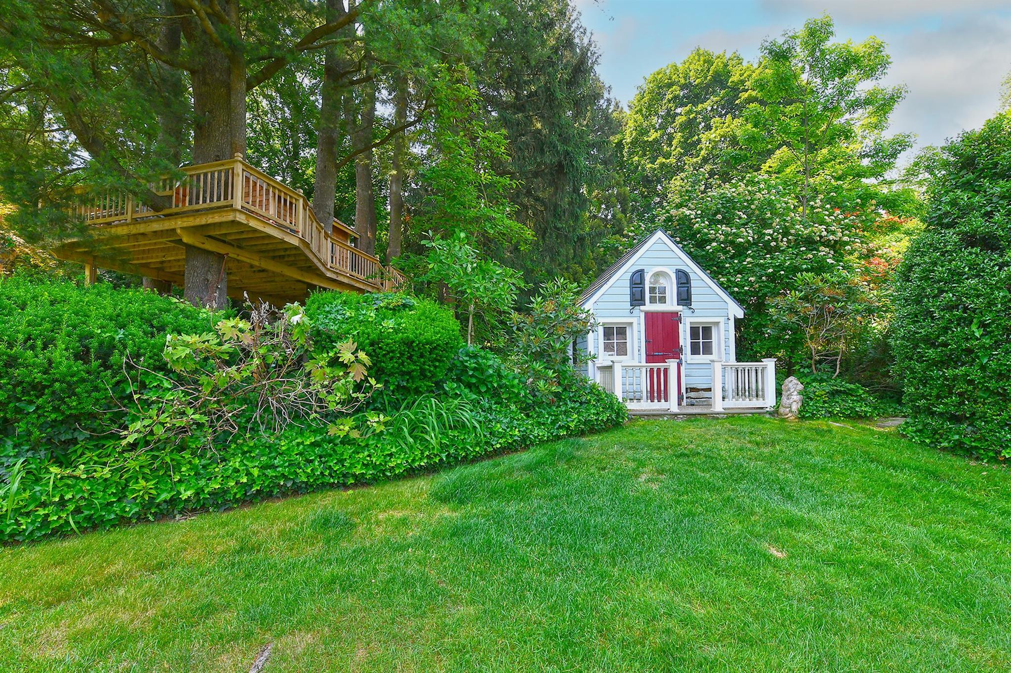 Single Family Horse Hollow  Nassau County, NY 11560, MLS-880807-28