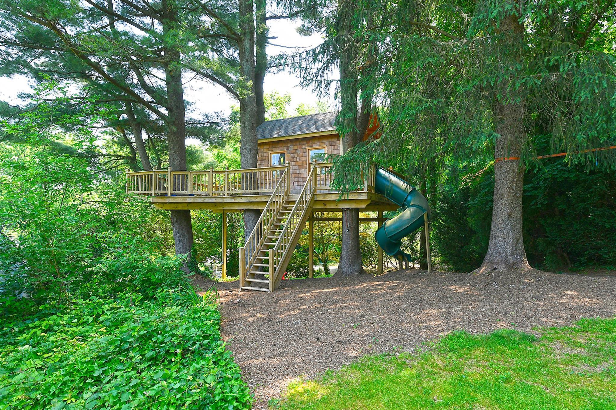Single Family Horse Hollow  Nassau County, NY 11560, MLS-880807-35
