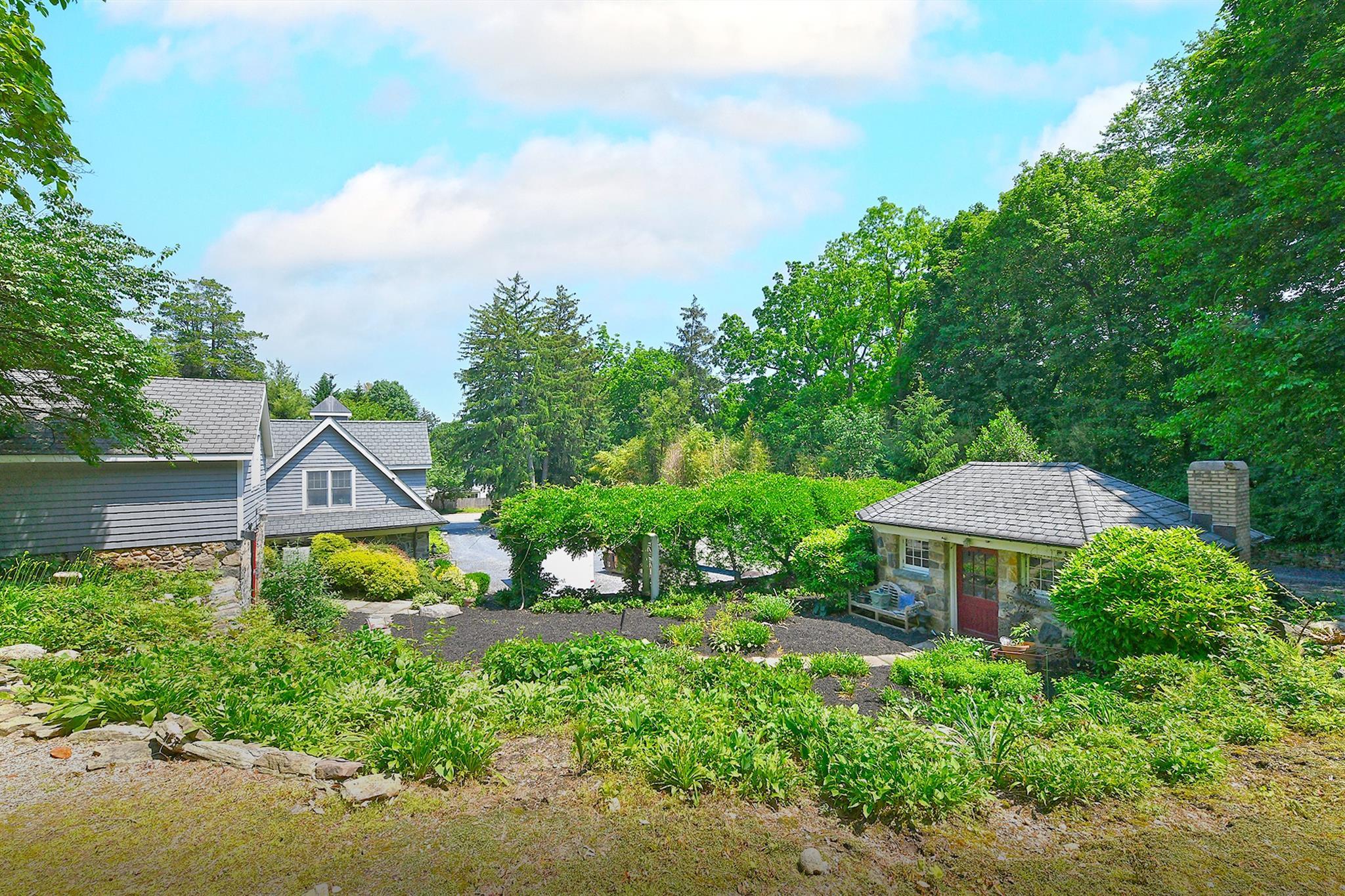Single Family Horse Hollow  Nassau County, NY 11560, MLS-880807-36