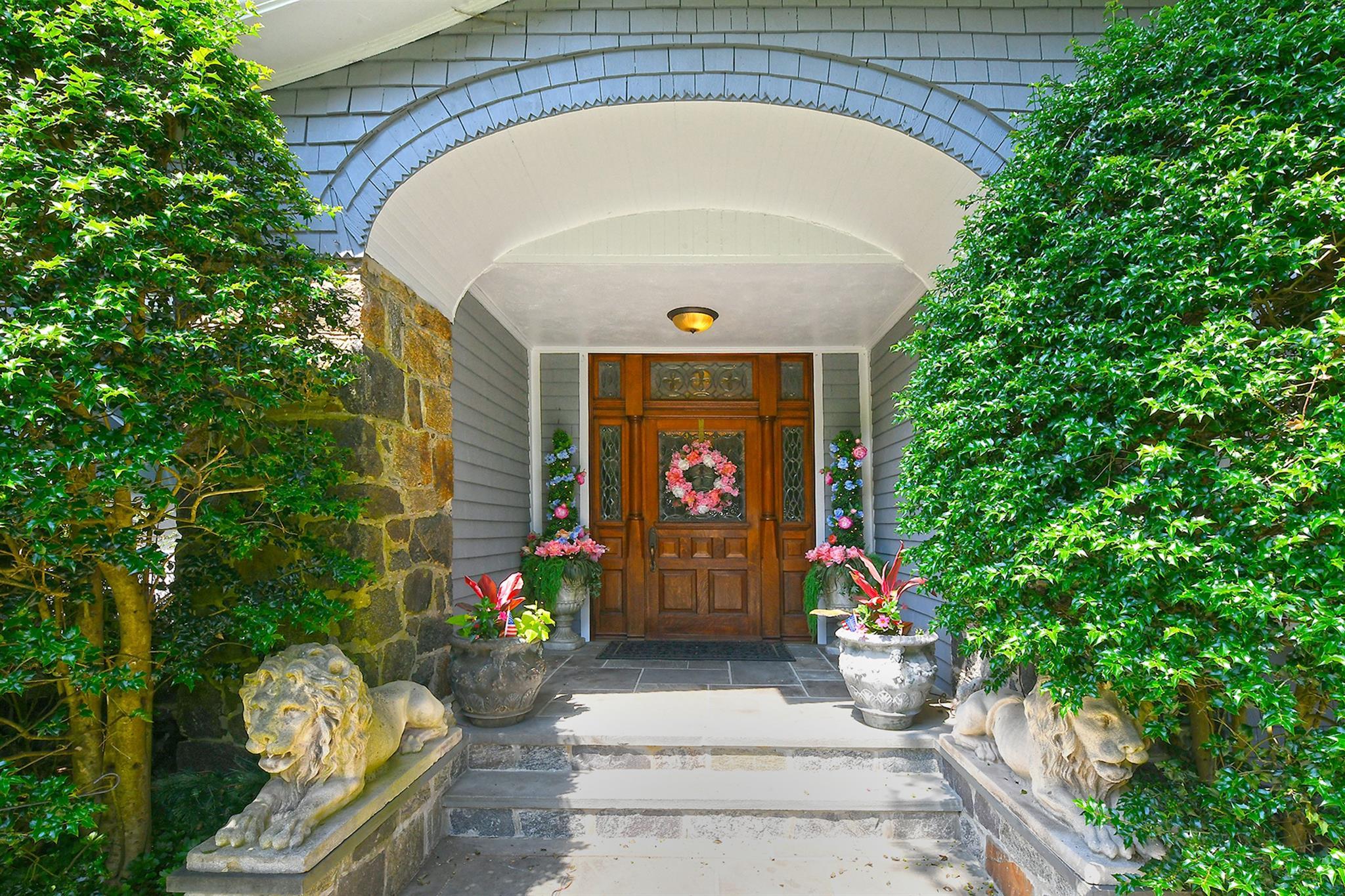 Single Family Horse Hollow  Nassau County, NY 11560, MLS-880807-4