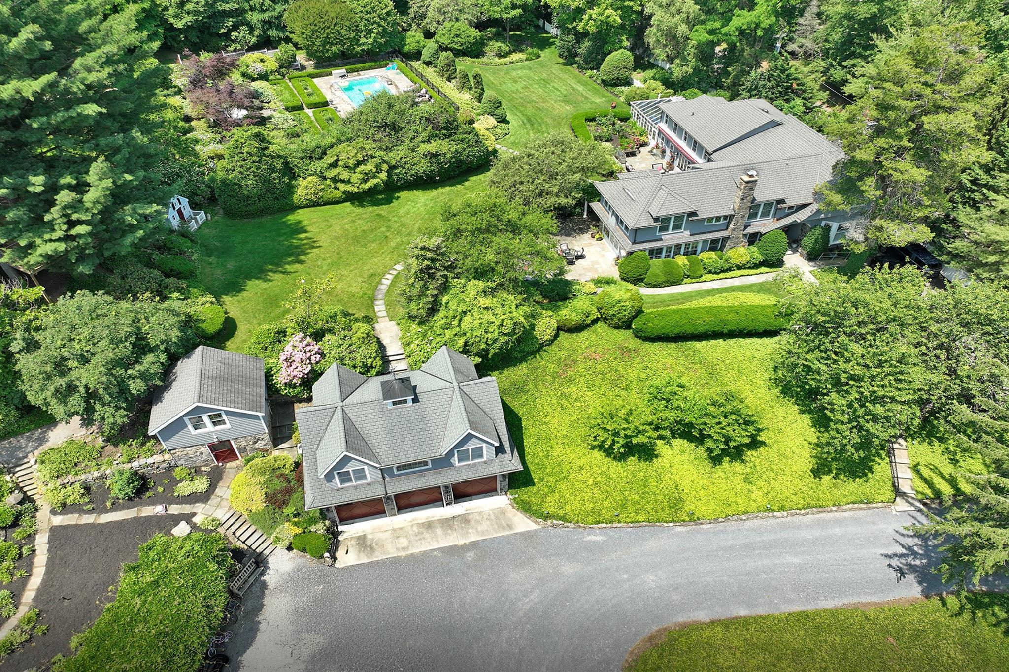 Single Family Horse Hollow  Nassau County, NY 11560, MLS-880807-41