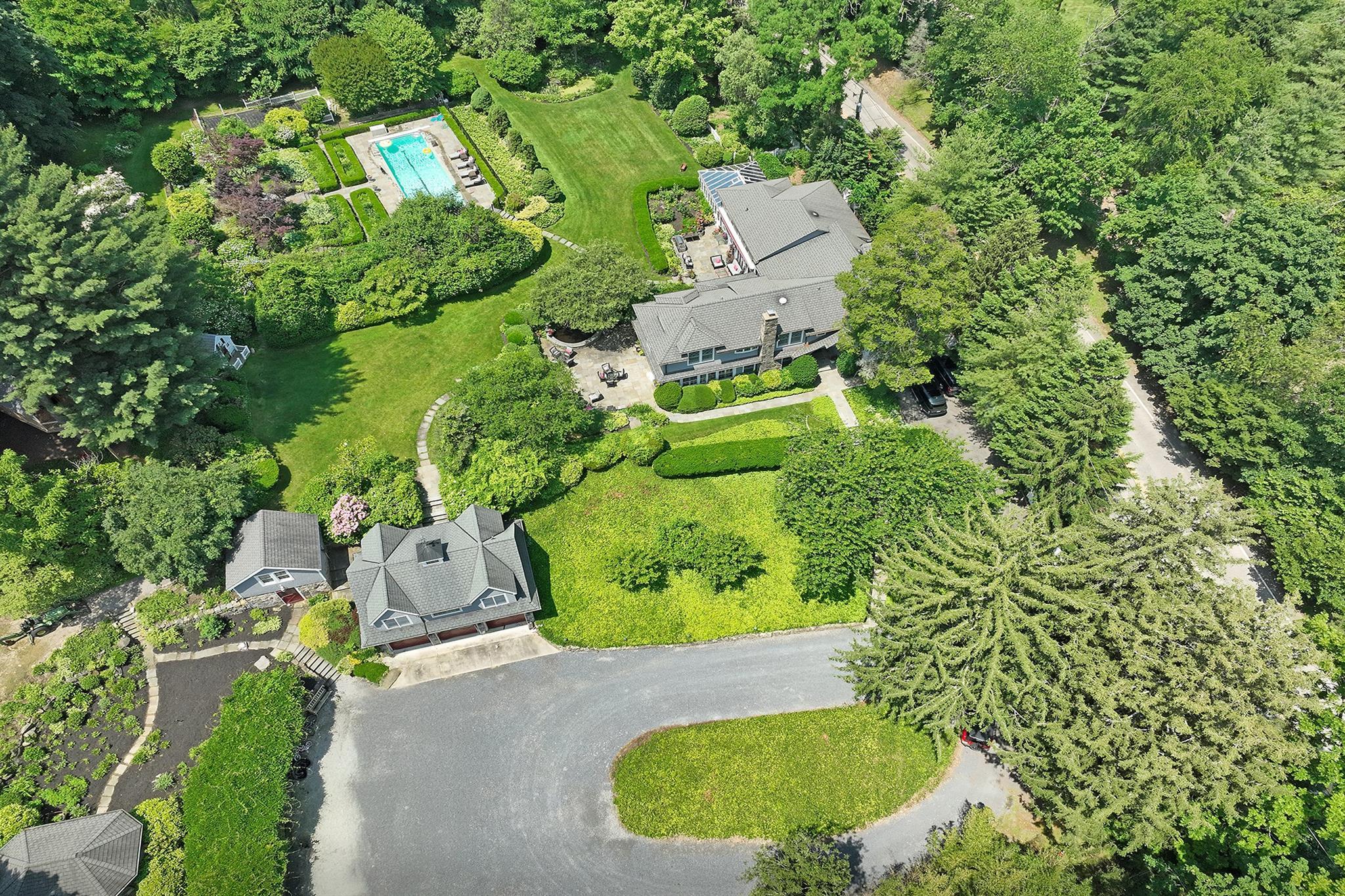 Single Family Horse Hollow  Nassau County, NY 11560, MLS-880807-42