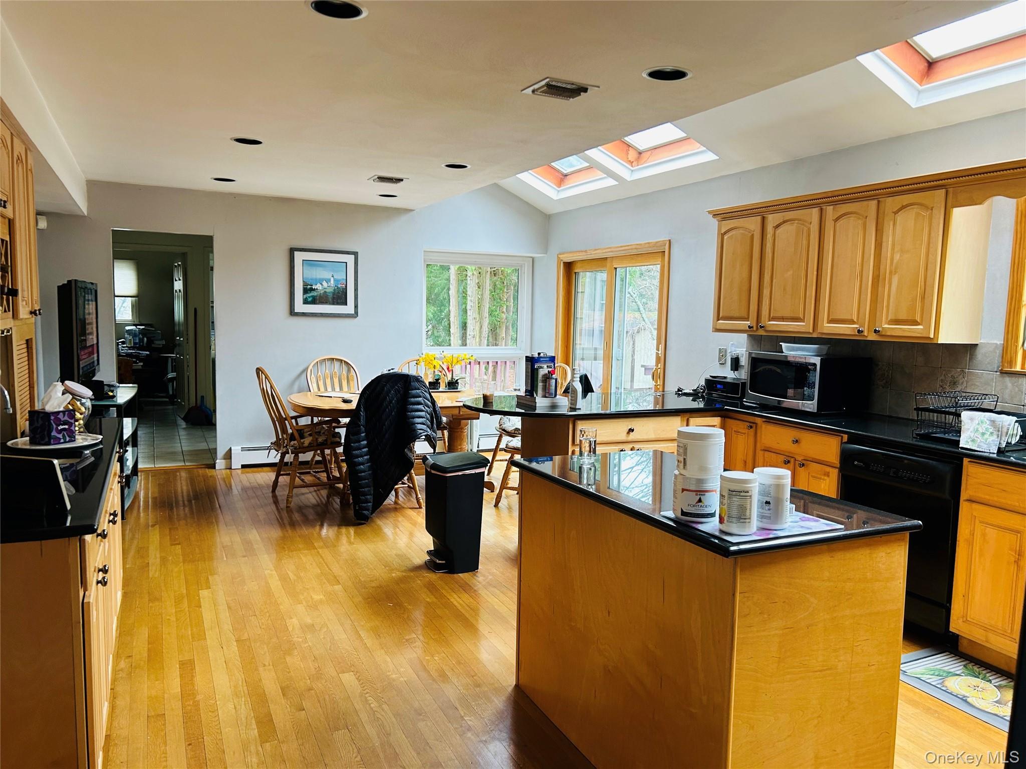 Single Family Cedarfield Suffolk County, NY 11780, MLS-880824-5