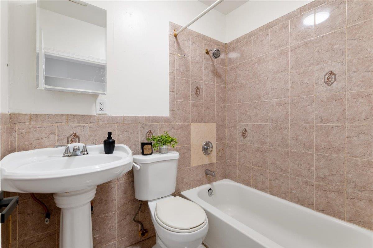 Single Family Georgia  Brooklyn, NY 11207, MLS-880827-17